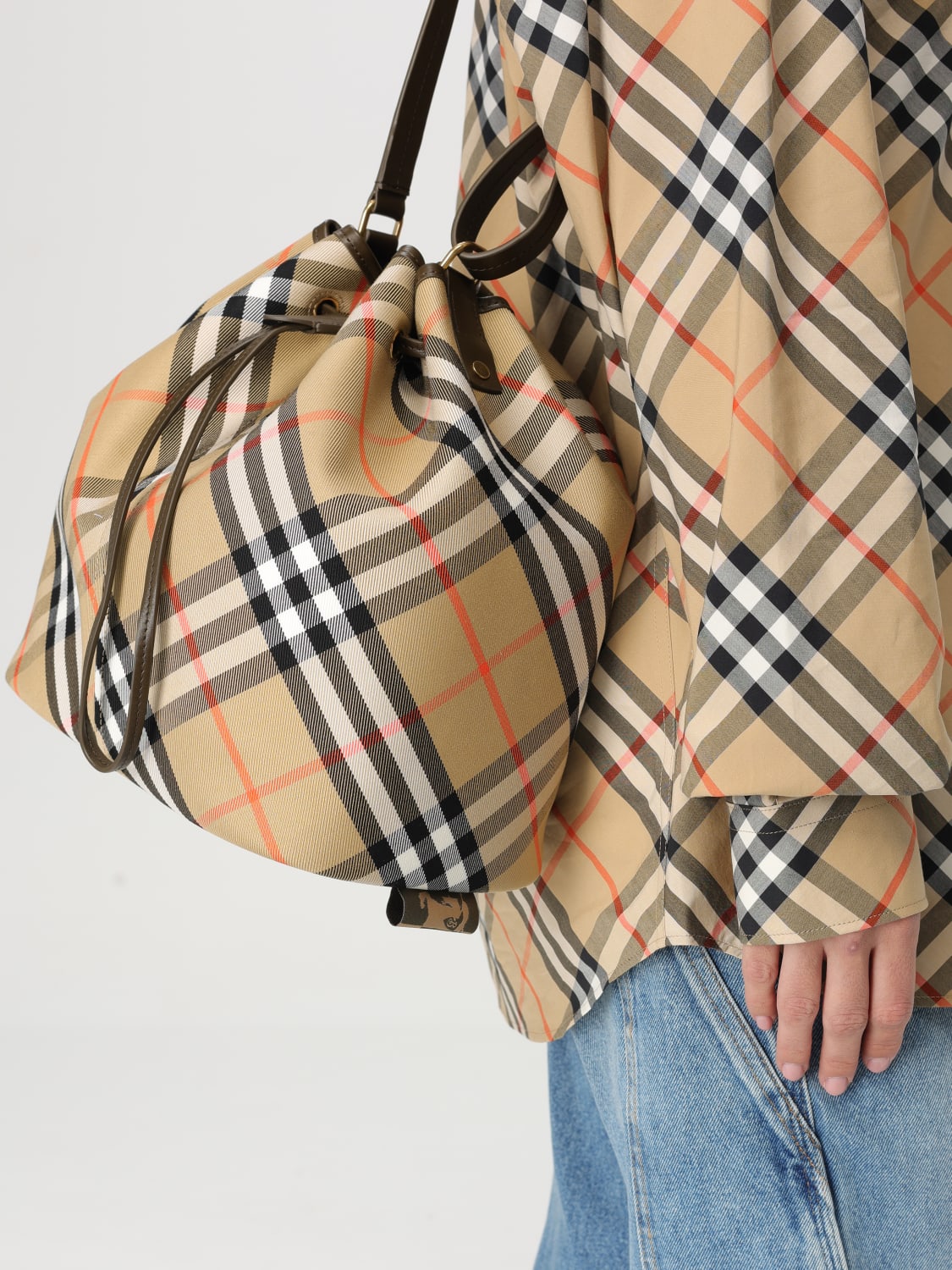 Burberry 8093869 Shoulder Bags