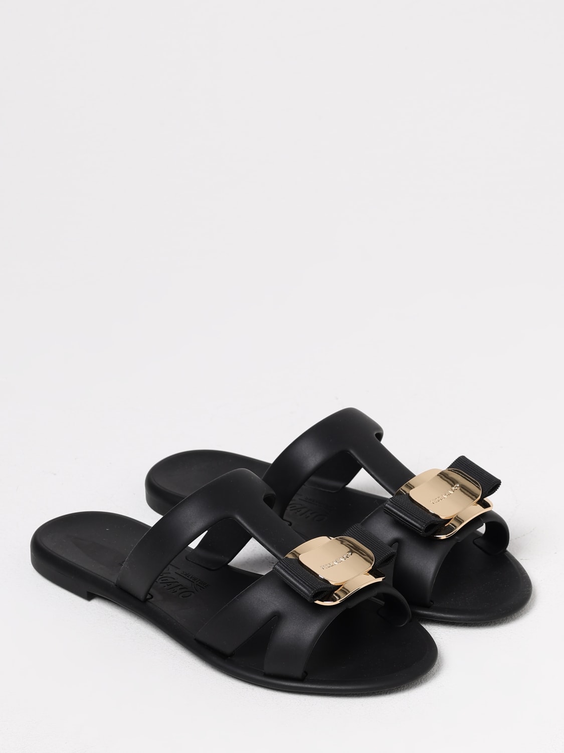 Salvatore Ferragamo｜SLIPPERS (01J325 779972) FERRAGAMO: Shoes woman - Black | Ferragamo flat sandals