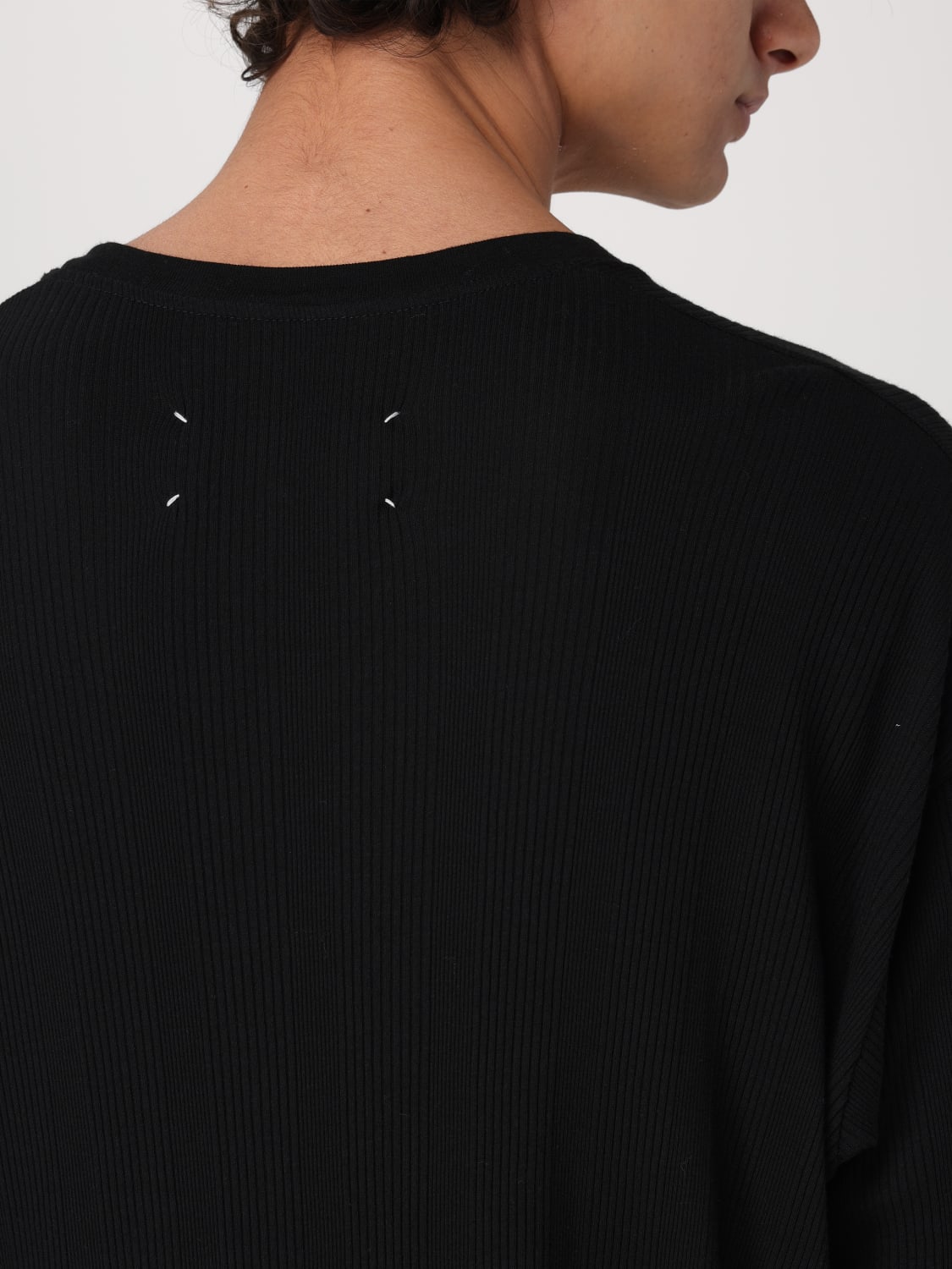 MAISON MARGIELA: T-shirt in cotone a costine - Nero | T