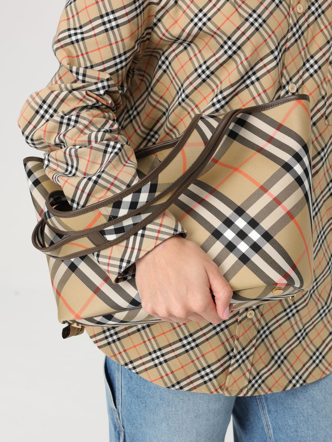 ショルダーバッグ・ポシェット BURBERRY Woman Shoulder bag Nude 8094685 BURBERRY: Shoulder bag woman - Nude | Burberry shoulder bag