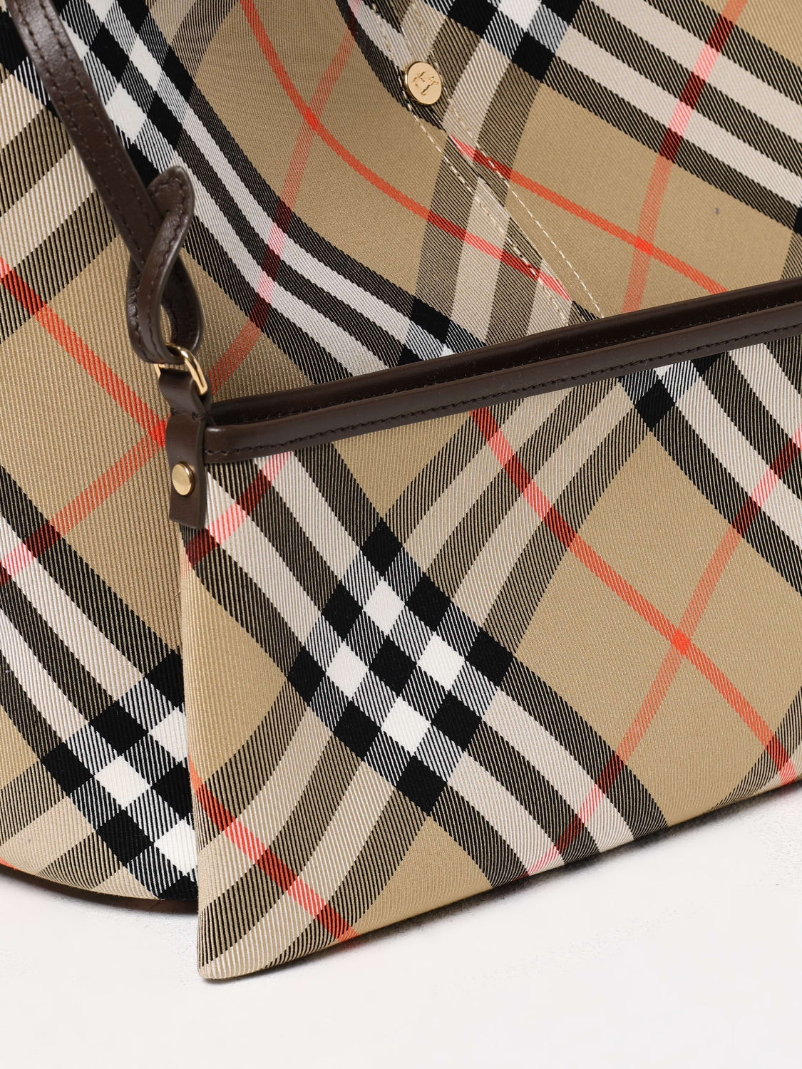 ショルダーバッグ・ポシェット BURBERRY Woman Shoulder bag Nude 8094685 BURBERRY: Shoulder bag woman - Nude | Burberry shoulder bag