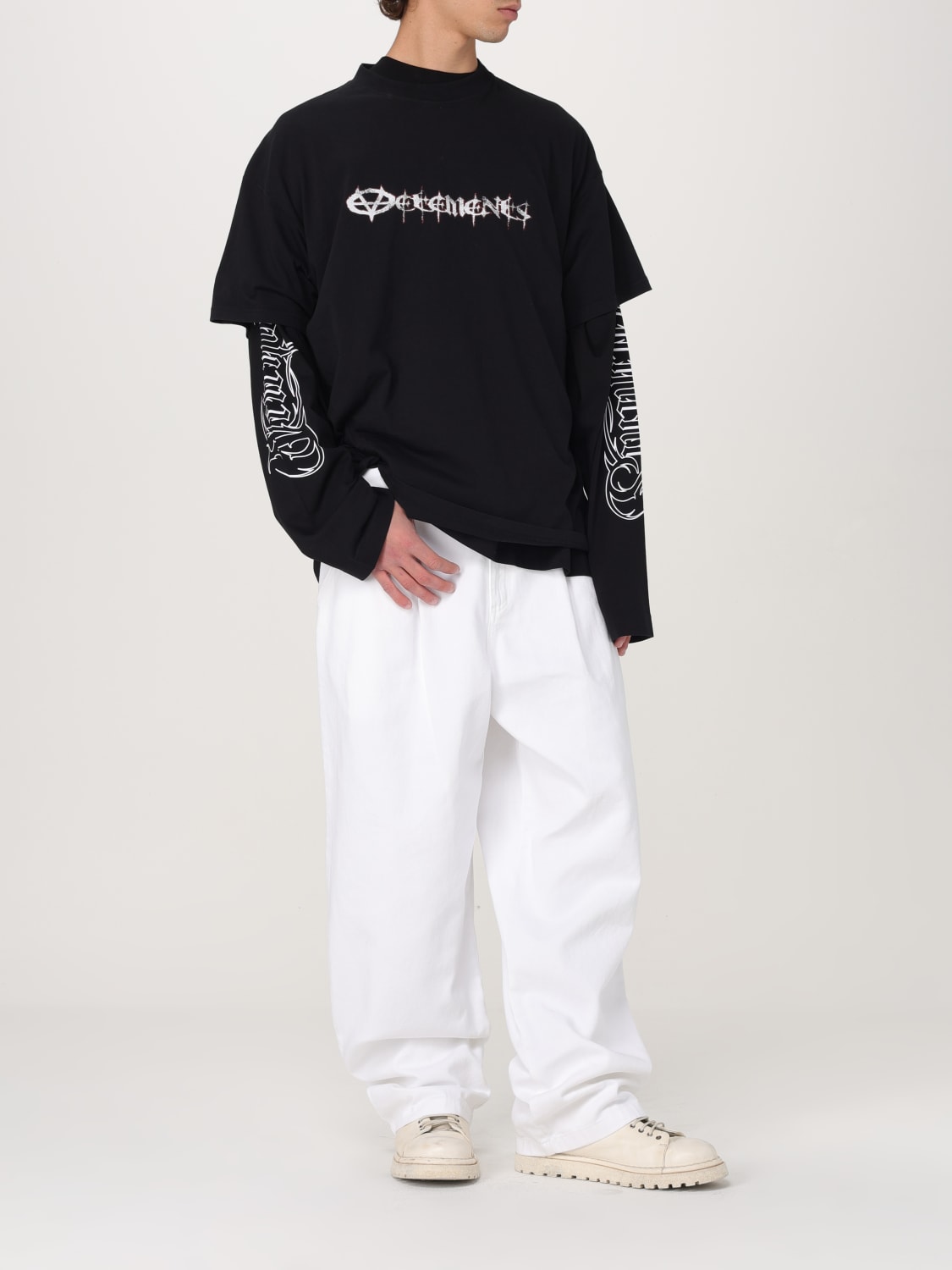 Tシャツ・カットソー VETEMENTS Men T-shirt Black UA66TR650B BLACK VETEMENTS: T-shirt men - Black | Vetements t-shirt