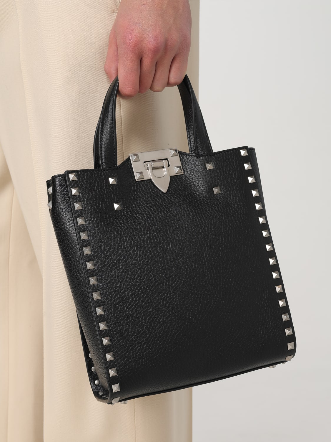 VALENTINO GARAVANI：バッグ メンズ - ブラック | GIGLIO.COM