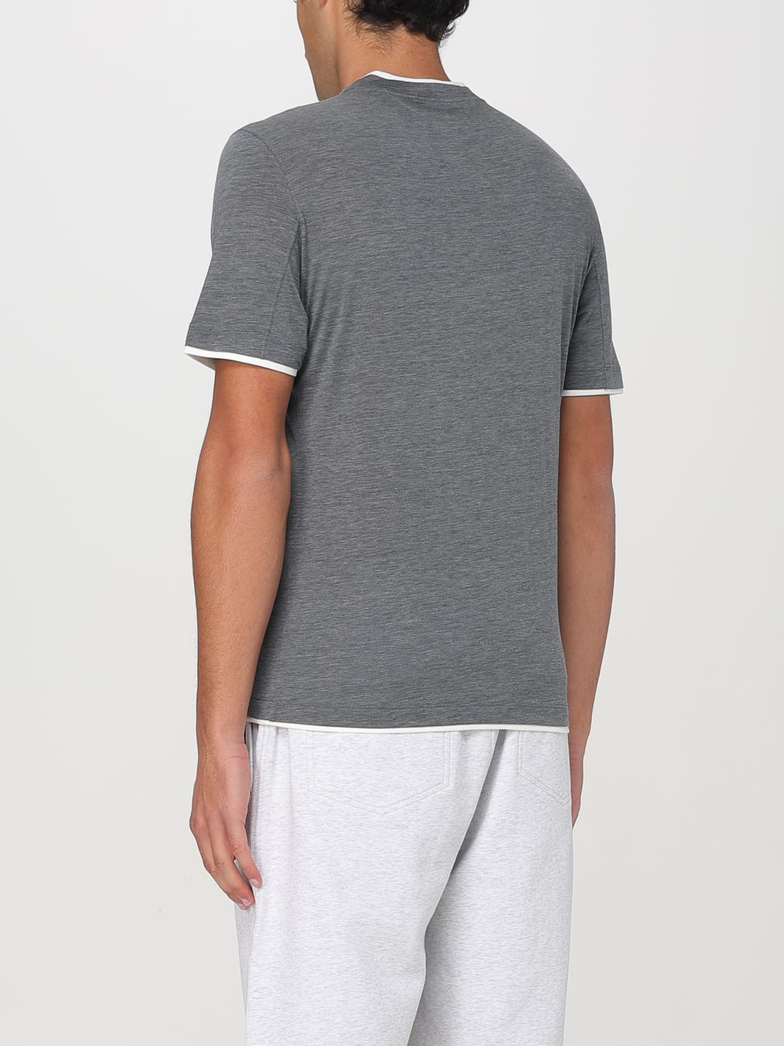 Tシャツ・カットソー BRUNELLO CUCINELLI Men T-shirt Grey MD8217427 CWD40 T-shirt with faux-layering for Man in Dark Grey | Brunello