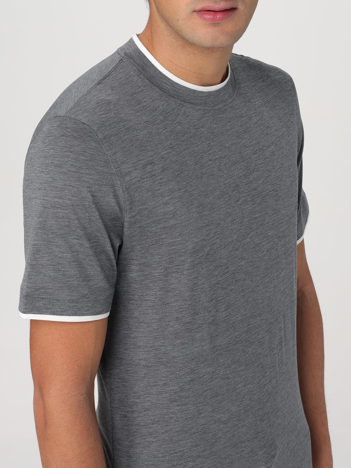 Tシャツ・カットソー BRUNELLO CUCINELLI Men T-shirt Grey MD8217427 CWD40 BRUNELLO CUCINELLI: T-shirt men - Grey | Brunello Cucinelli