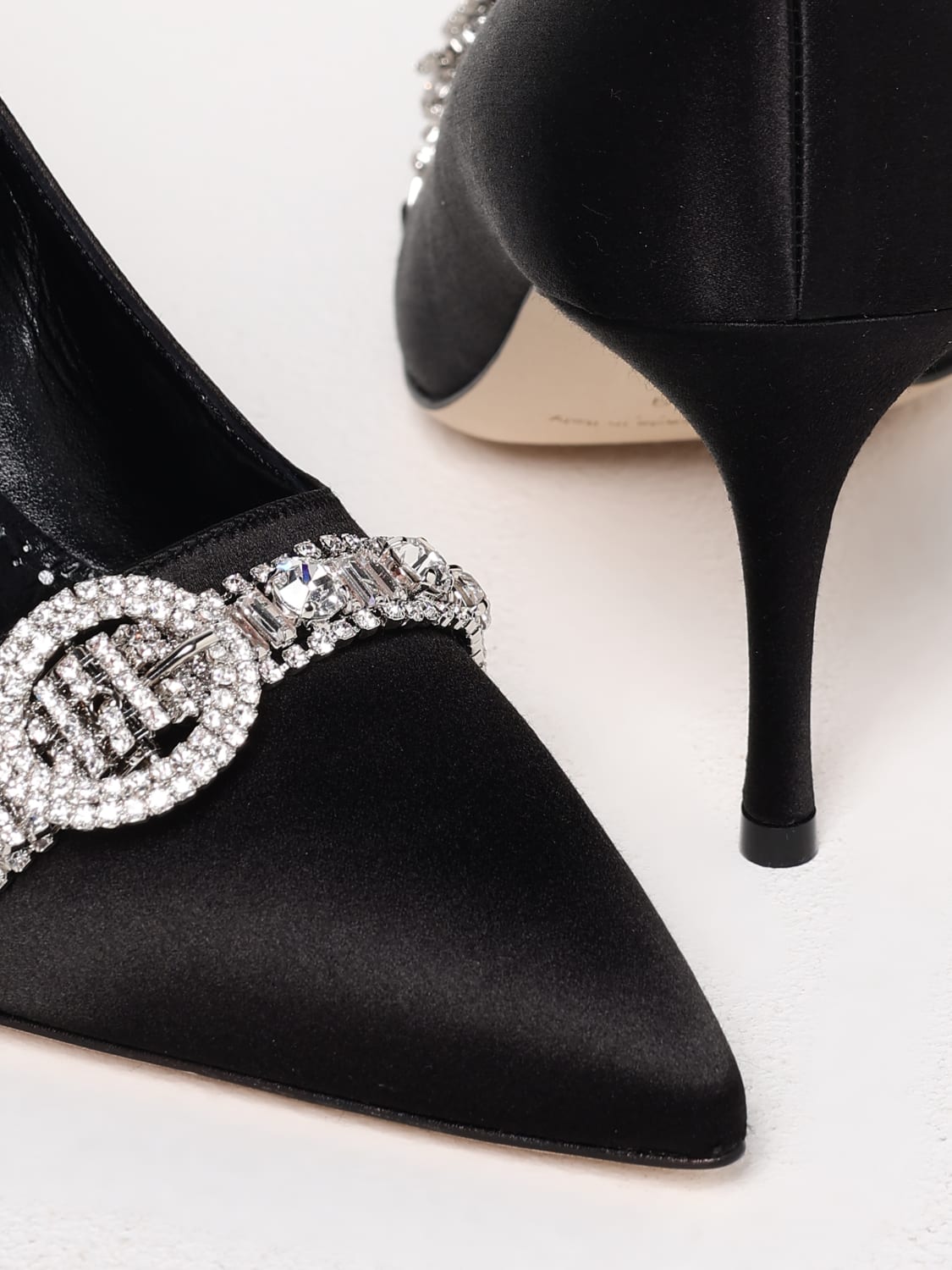 シューズ・サンダルその他 MANOLO BLAHNIK Woman Pumps Grey 4241928 0334 BB | Light Grey Suede Pointed Toe Pumps | Manolo Blahnik