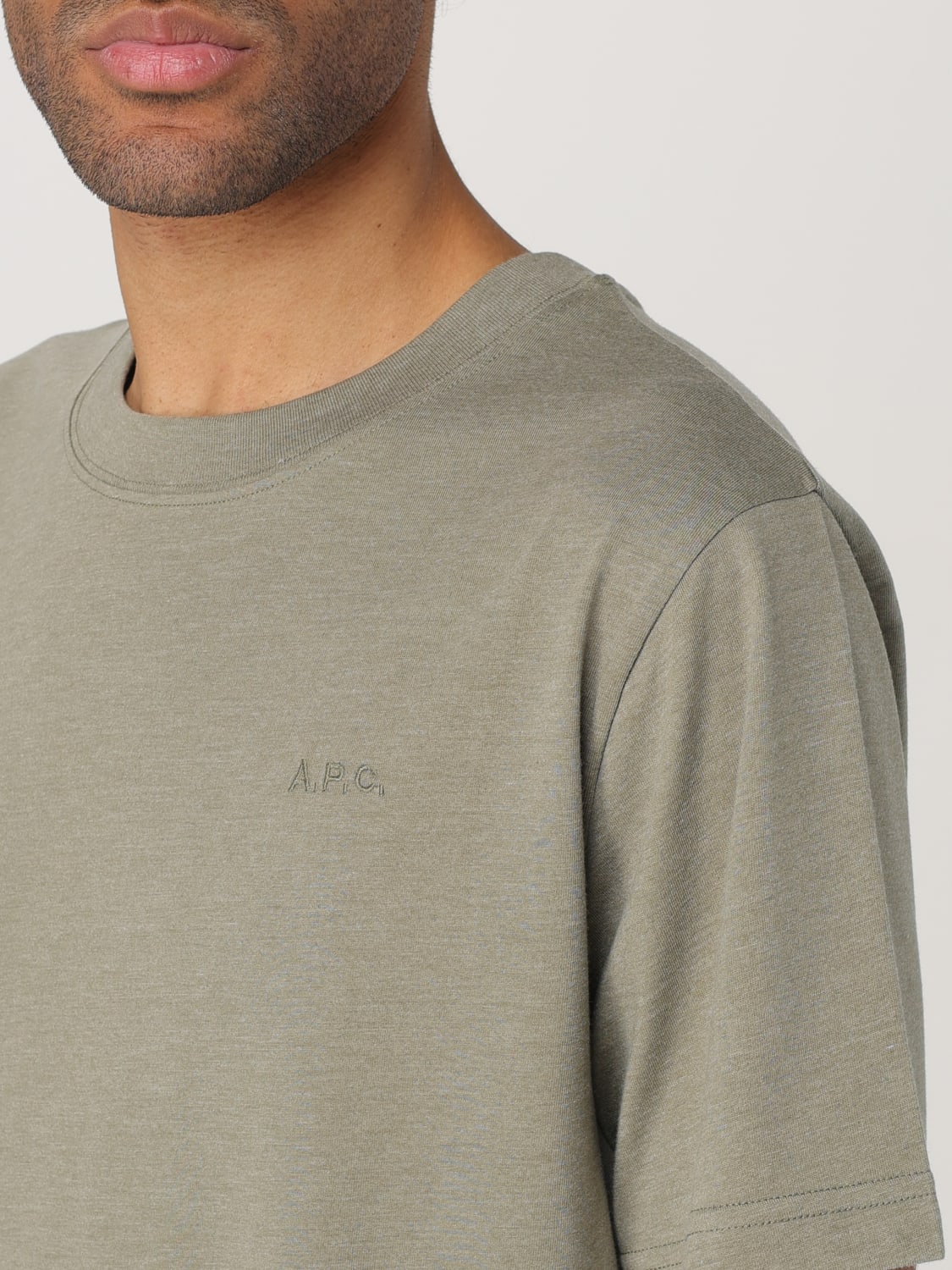 Tシャツ・カットソー A.P.C. Men T-shirt Beige COHBOM26385. AAE Grey T-shirt Grand A.P.C. - Vitkac France