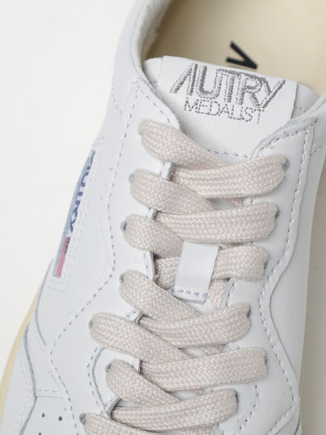 スニーカー AUTRY Woman Sneakers White AULWLS77 Autry Medalist Low Sneakers In White And Tearose Leather