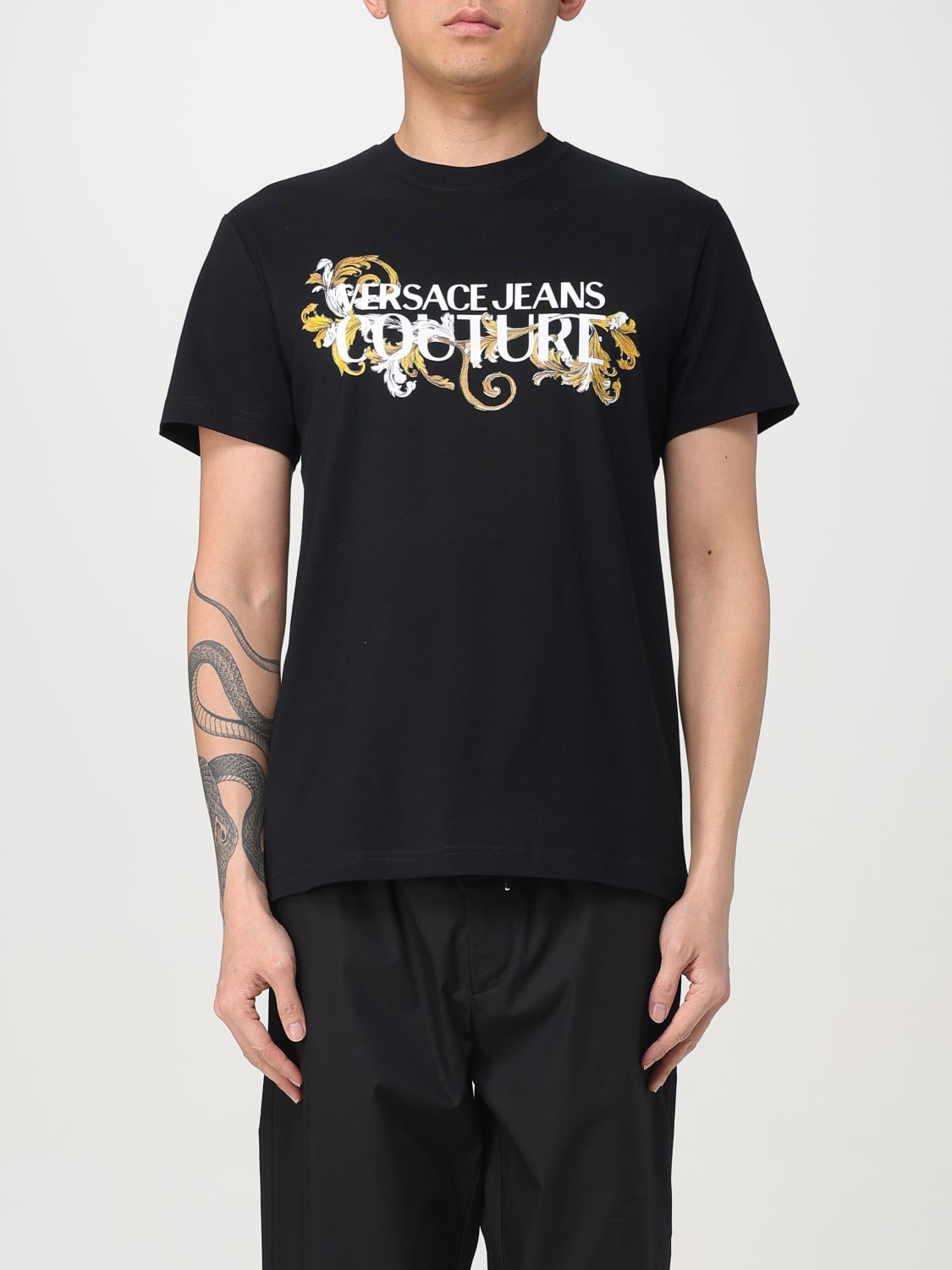 Tシャツ・カットソー VERSACE JEANS COUTURE Men T-shirt Black 78GAH6X1J0001 899 VERSACE JEANS COUTURE | Black Men's T-shirt | YOOX