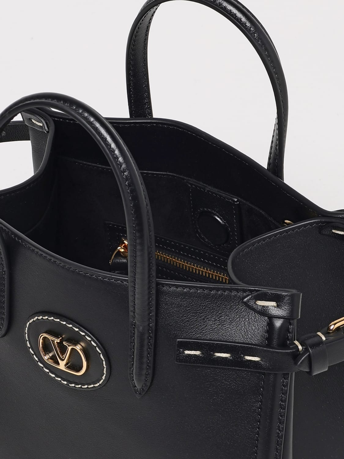 VALENTINO GARAVANI: Handbag woman - Black | Valentino