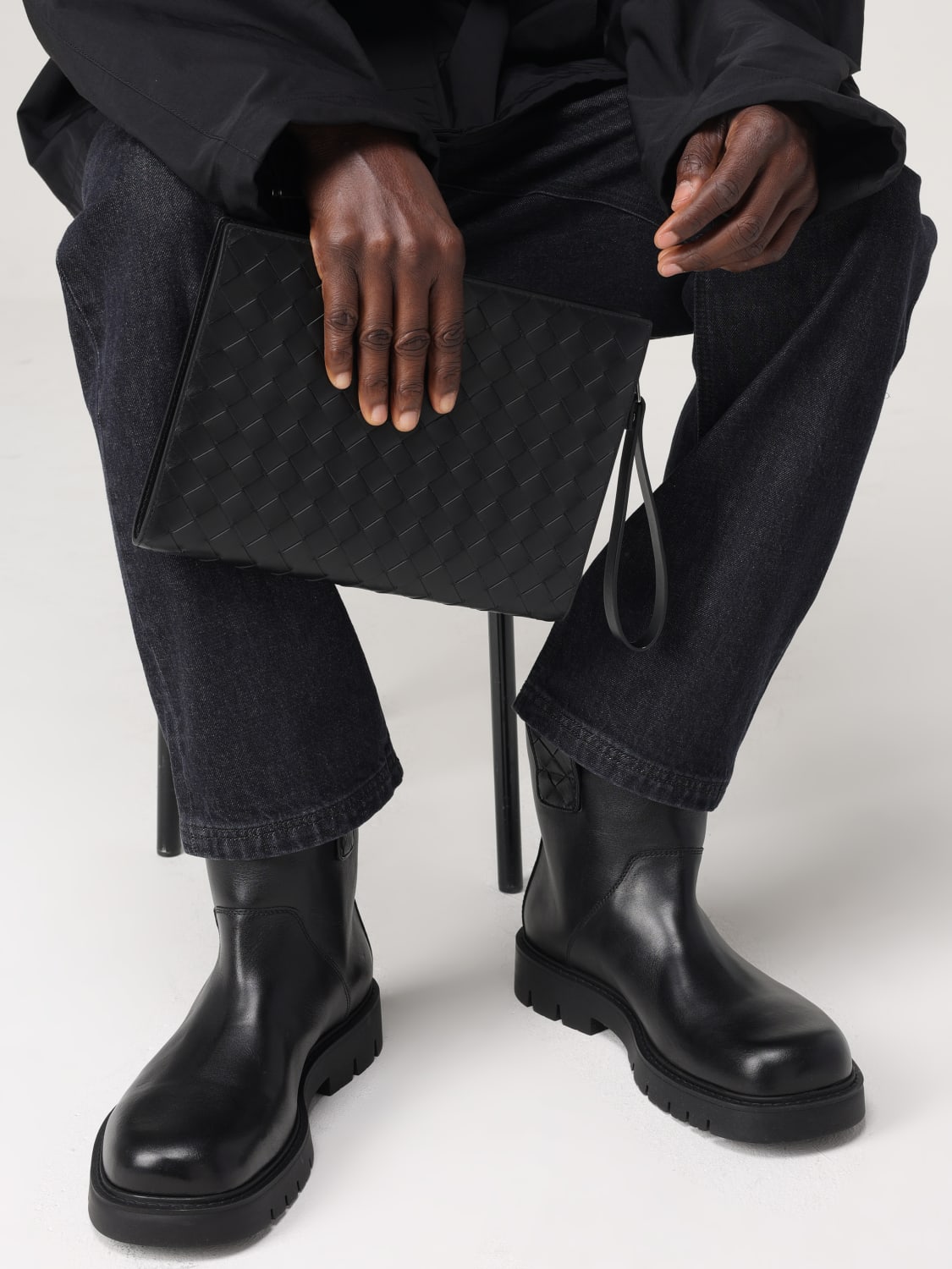 BOTTEGA VENETA PORTADOCUMENTI: Clutch Bottega Veneta in pelle intrecciata , Nero - Img 2