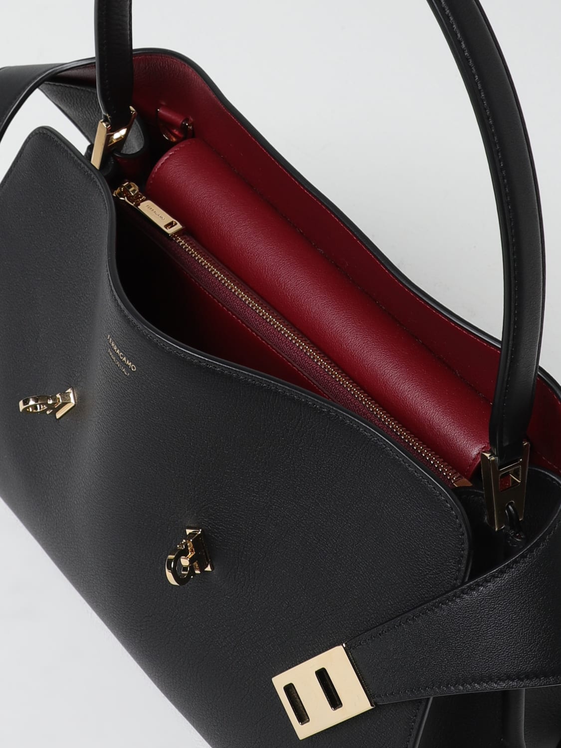 FERRAGAMO：ハンドバッグ レディース - ブラック | GIGLIO.COM