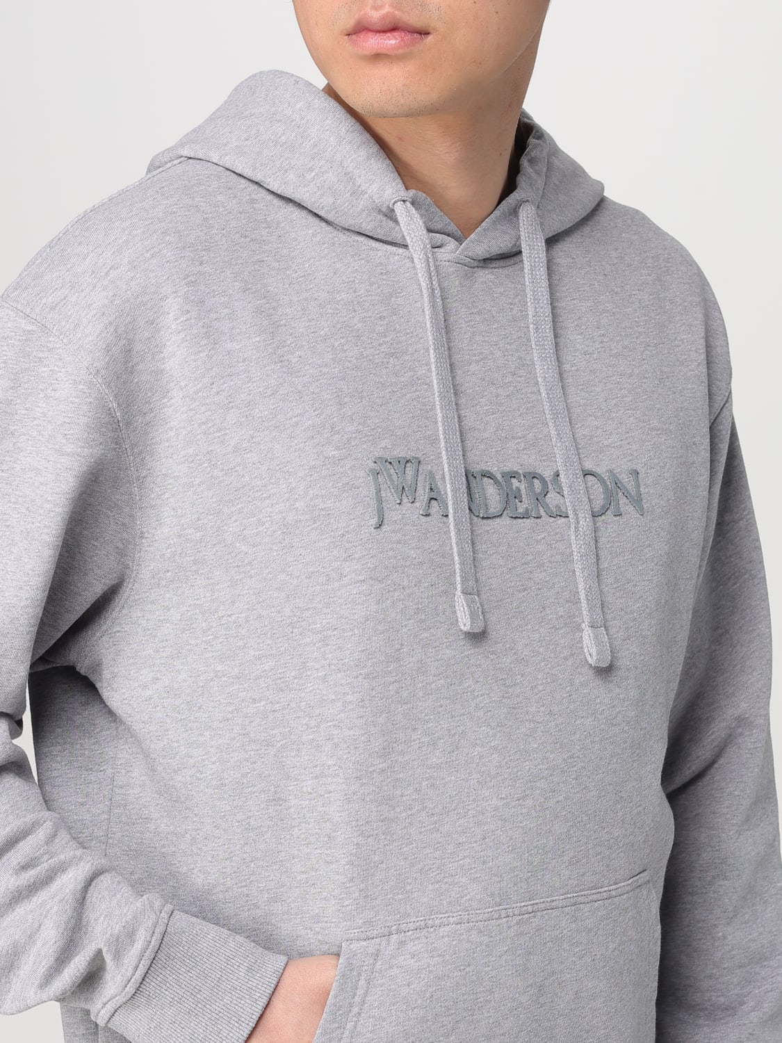 パーカー・フーディ JW ANDERSON Men Hoodies JW0214 PG1632907 Grey JW Anderson LOGO EMBROIDERY HOODIE Grey | BSTN Store
