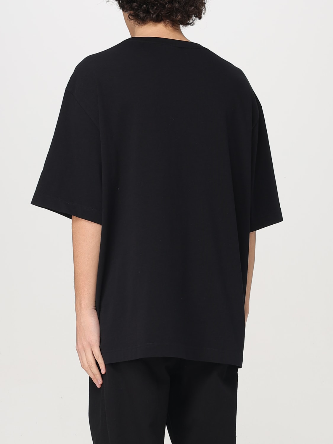 Tシャツ・カットソー MAISON KITSUNE Men T Shirts OM00122KJ0119P199 Black Maison Kitsuné fox-patch Cotton T-shirt | Black | FARFETCH