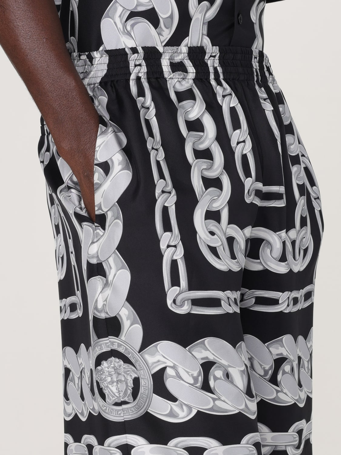 VERSACE 短裤: 短裤 男士 Versace, 黑色 - Img 5