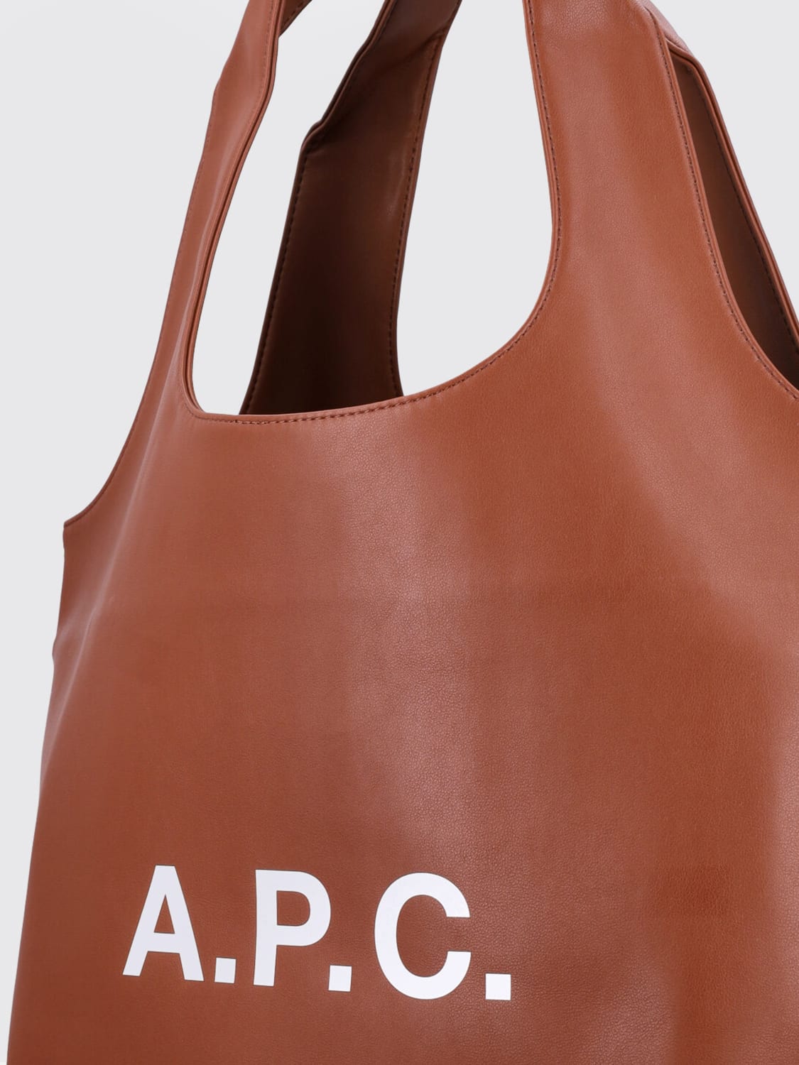A.P.C. BORSA A TRACOLLA: Borsa a spalla Ninon con logo A.P.C. in pelle sintetica, Nocciola - Img 3