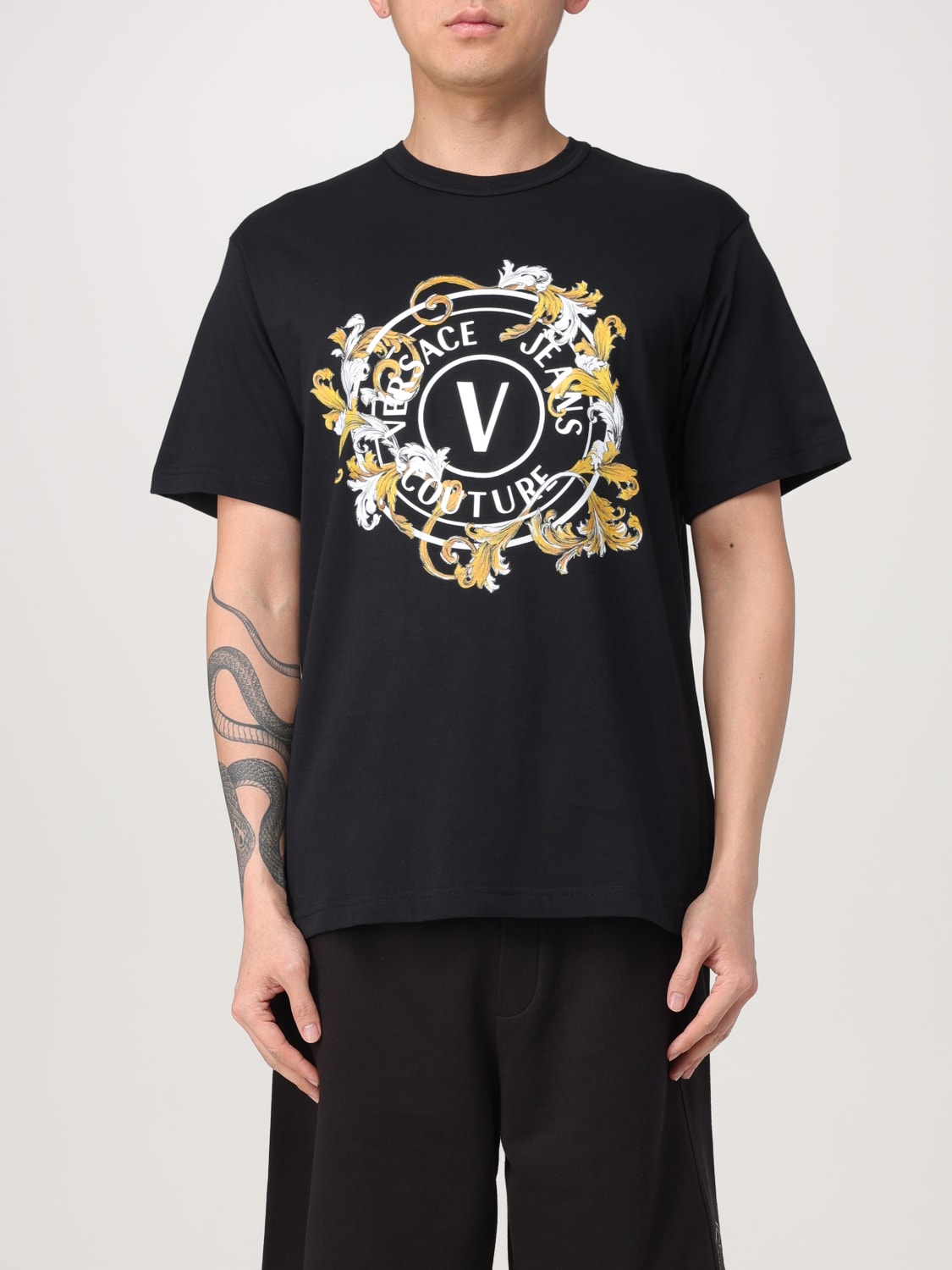 Tシャツ・カットソー VERSACE JEANS COUTURE Men T-shirt Black 78GAHC01CJ01C G89 VERSACE JEANS COUTURE: T-shirt men - Black | Versace Jeans