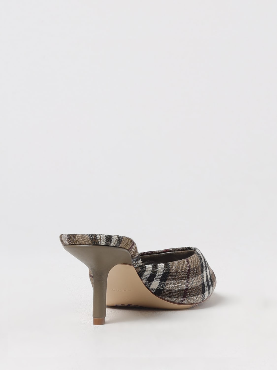 サンダル・ミュール BURBERRY Women Sandals 8094483 GREY Burberry Quilted Leather Flat Sandals | White | FARFETCH