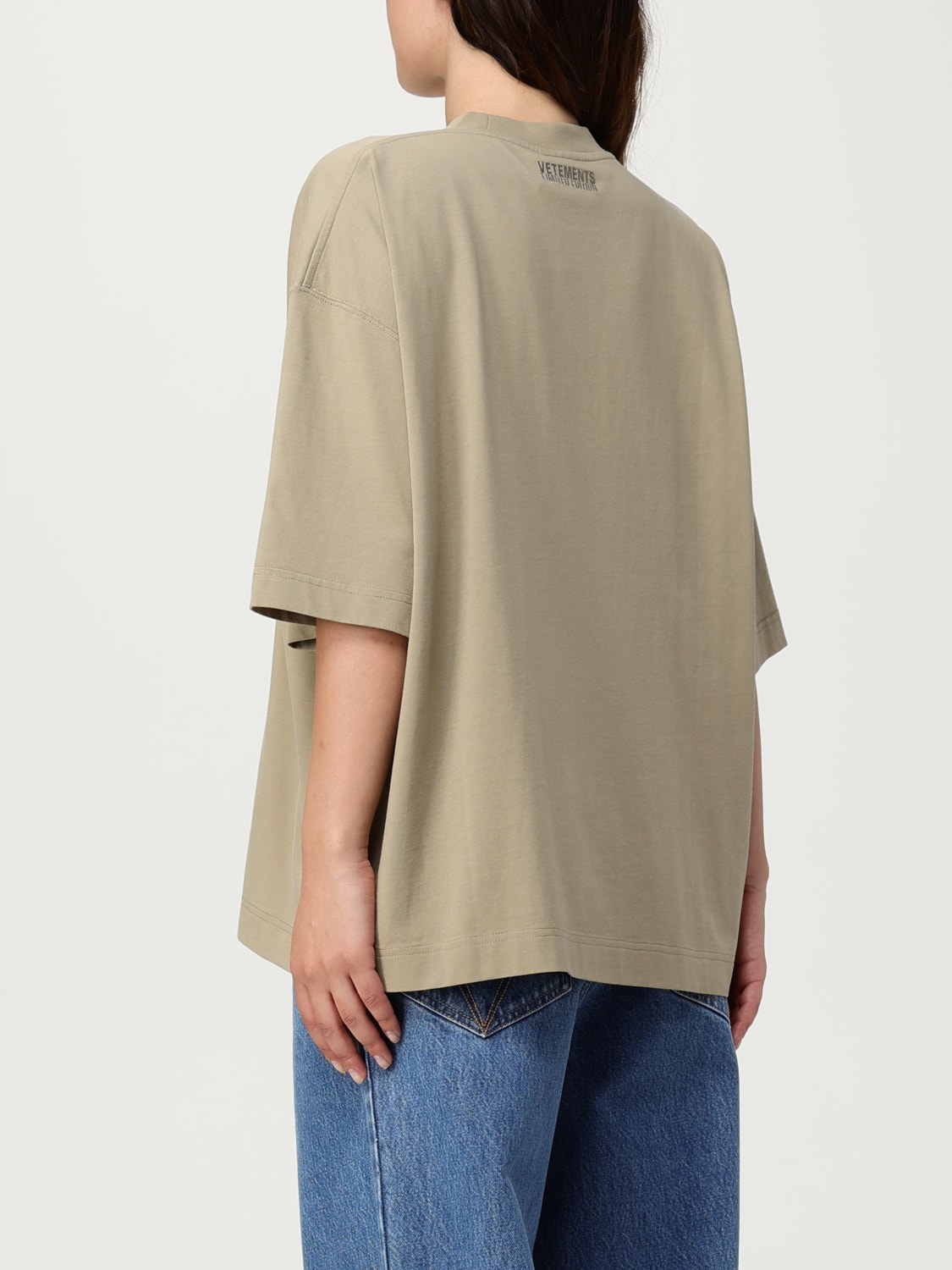 Tシャツ・カットソー VETEMENTS Women Tops UA66TR600TTAUPE Beige VETEMENTS: T-shirt woman - Beige | Vetements t-shirt