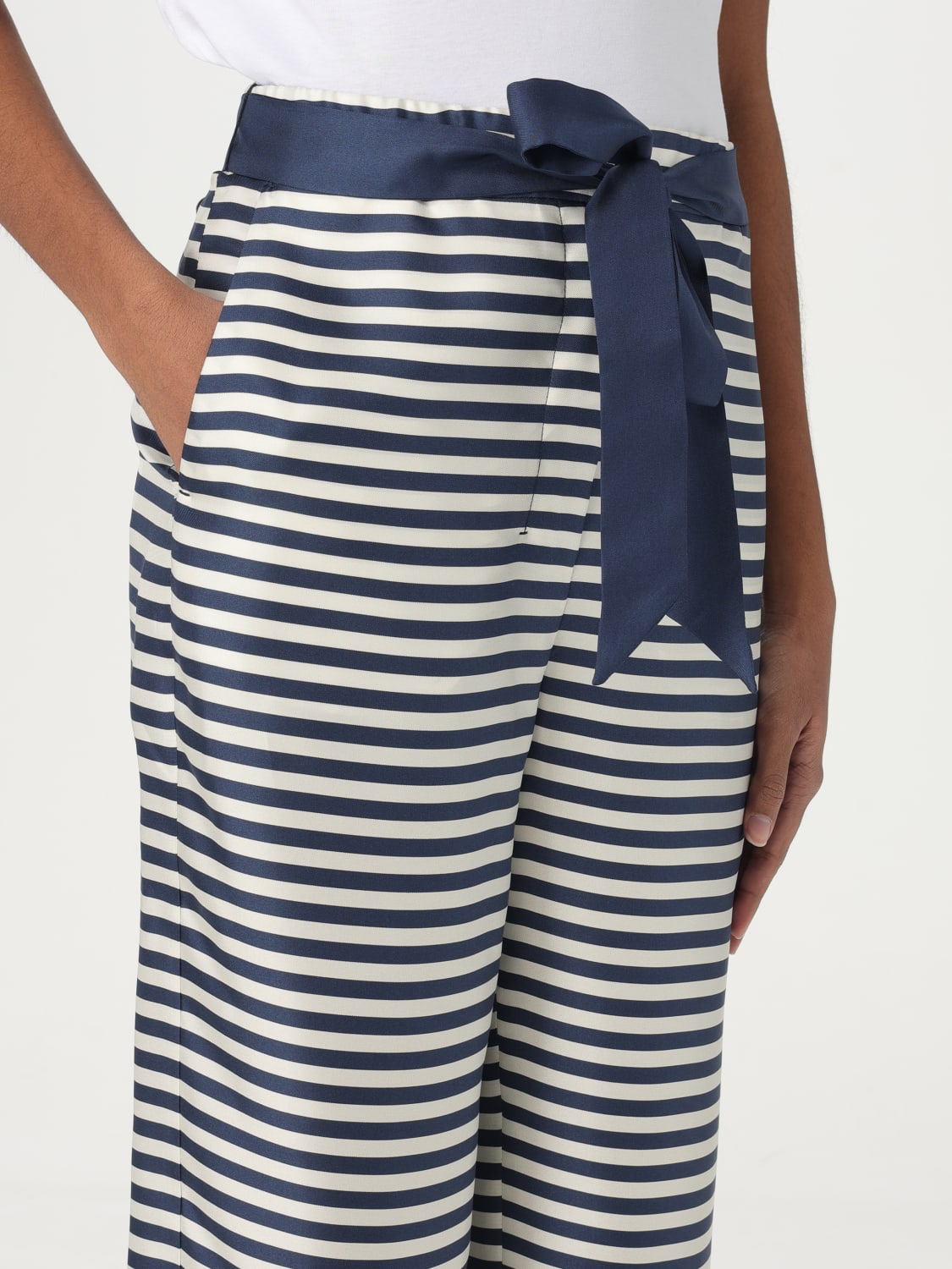パンツ 'S Max Mara Woman Pants Blue 2519131173600 001 S MAX MARA：パンツ レディース - ブルー | GIGLIO.COM