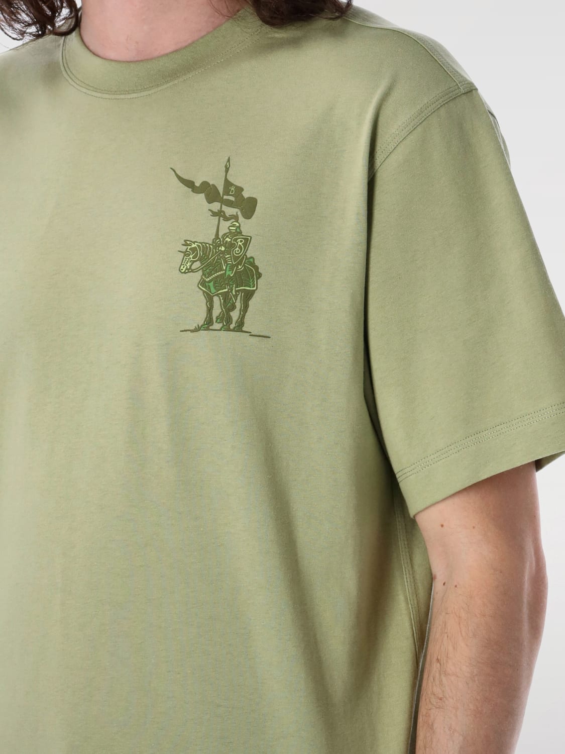 Tシャツ・カットソー Burberry TSHIRT (8102450) T-shirt Burberry Knight Logo Graphic T-Shirt 8102450-C1744