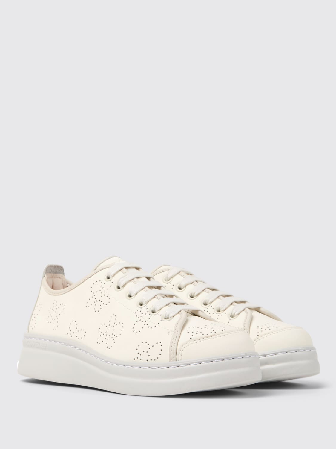 CAMPER SNEAKERS: Sneakers Runner Camper in pelle riciclata con fiori traforati , Bianco - Img 2