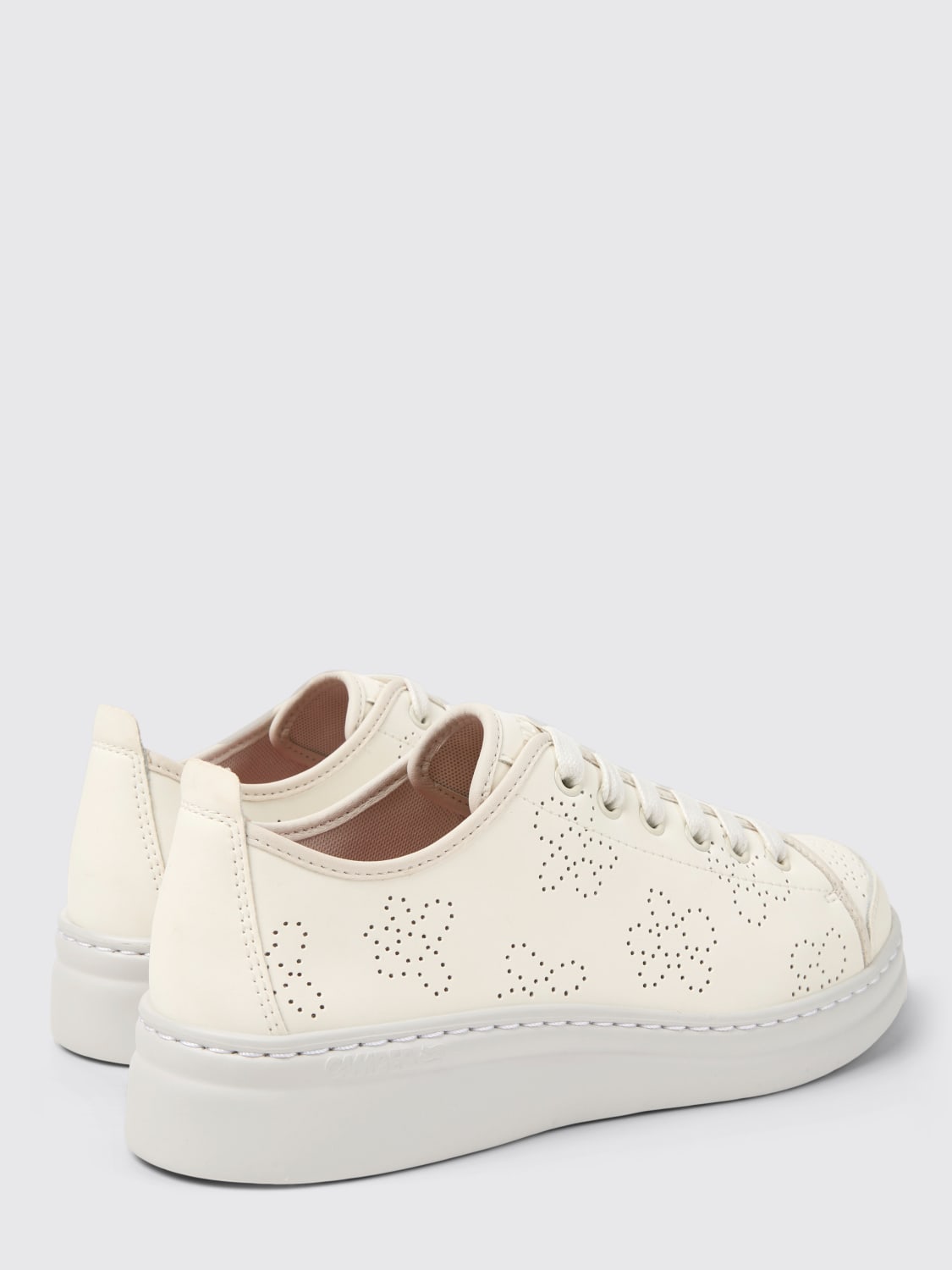 CAMPER SNEAKERS: Sneakers Runner Camper in pelle riciclata con fiori traforati , Bianco - Img 3