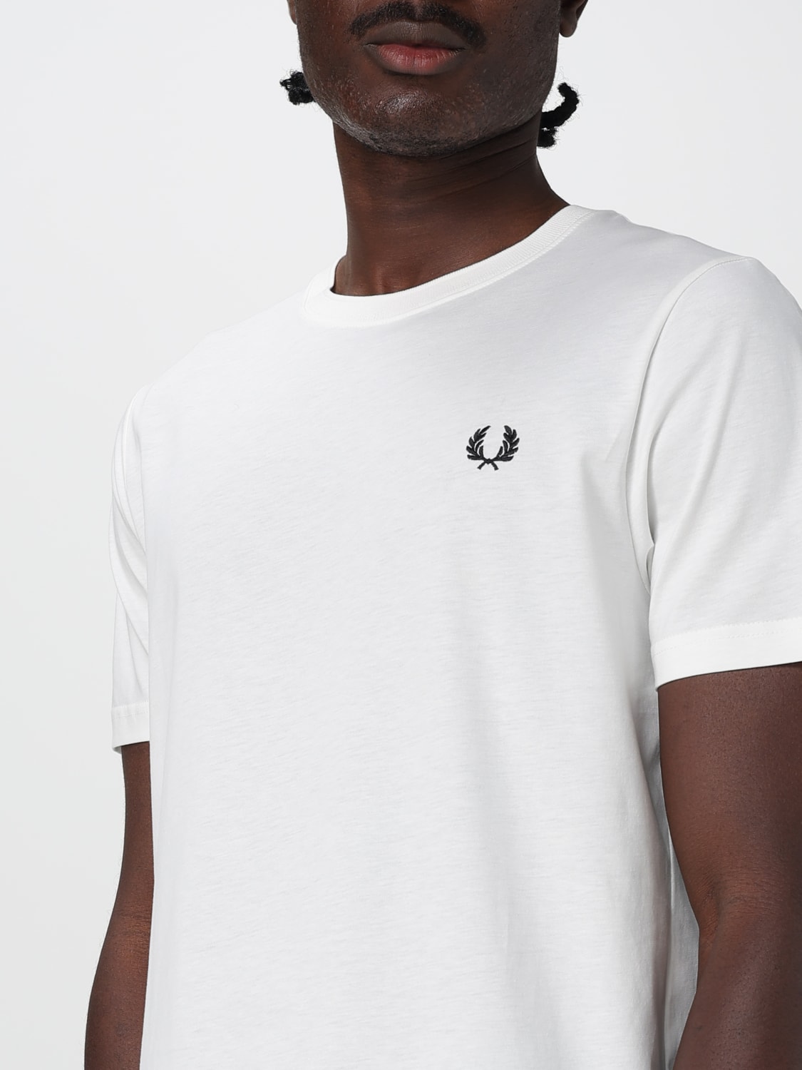 Tシャツ・カットソー FRED PERRY Men T Shirts M1600 129 White Crew Neck T-Shirt - Snow White | Men's T-Shirts | Designer T