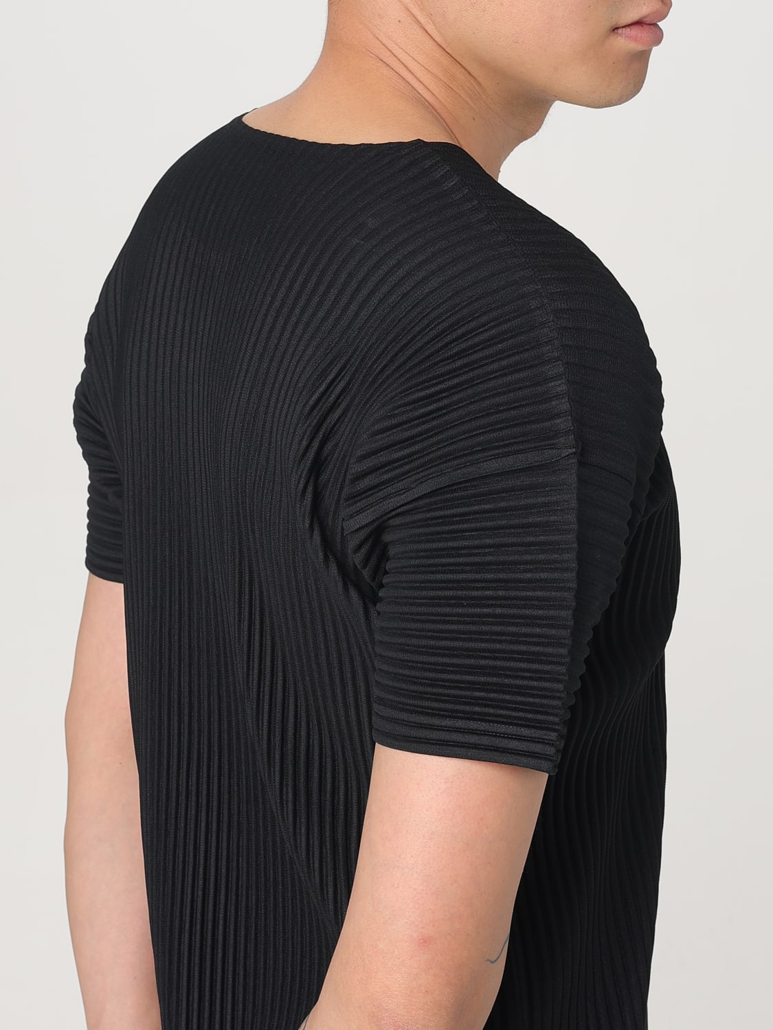 Tシャツ・カットソー HOMME PLISSE' ISSEY MIYAKE Men T-shirt Black HP56JK520 15 20921256_51505530_600.jpg