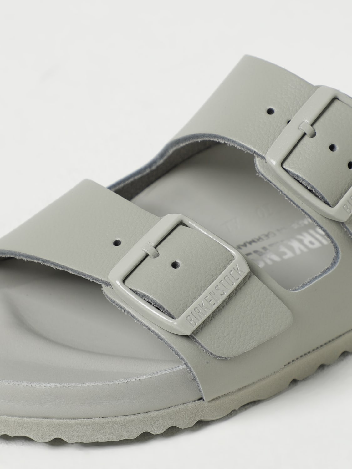 【送料関税込み】BIRKENSTOCK Woman Flat sandals Grey 1029391 BIRKENSTOCK: Shoes woman - Grey | Birkenstock flat sandals