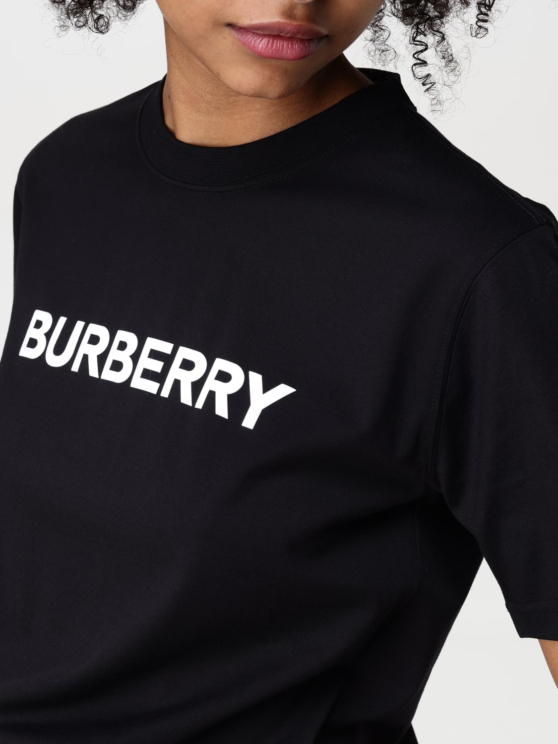 Tシャツ・カットソー BURBERRY Woman T-Shirt Black 8080324 Burberry Logo Tee - Black - Women | 8080324 | thebs.com