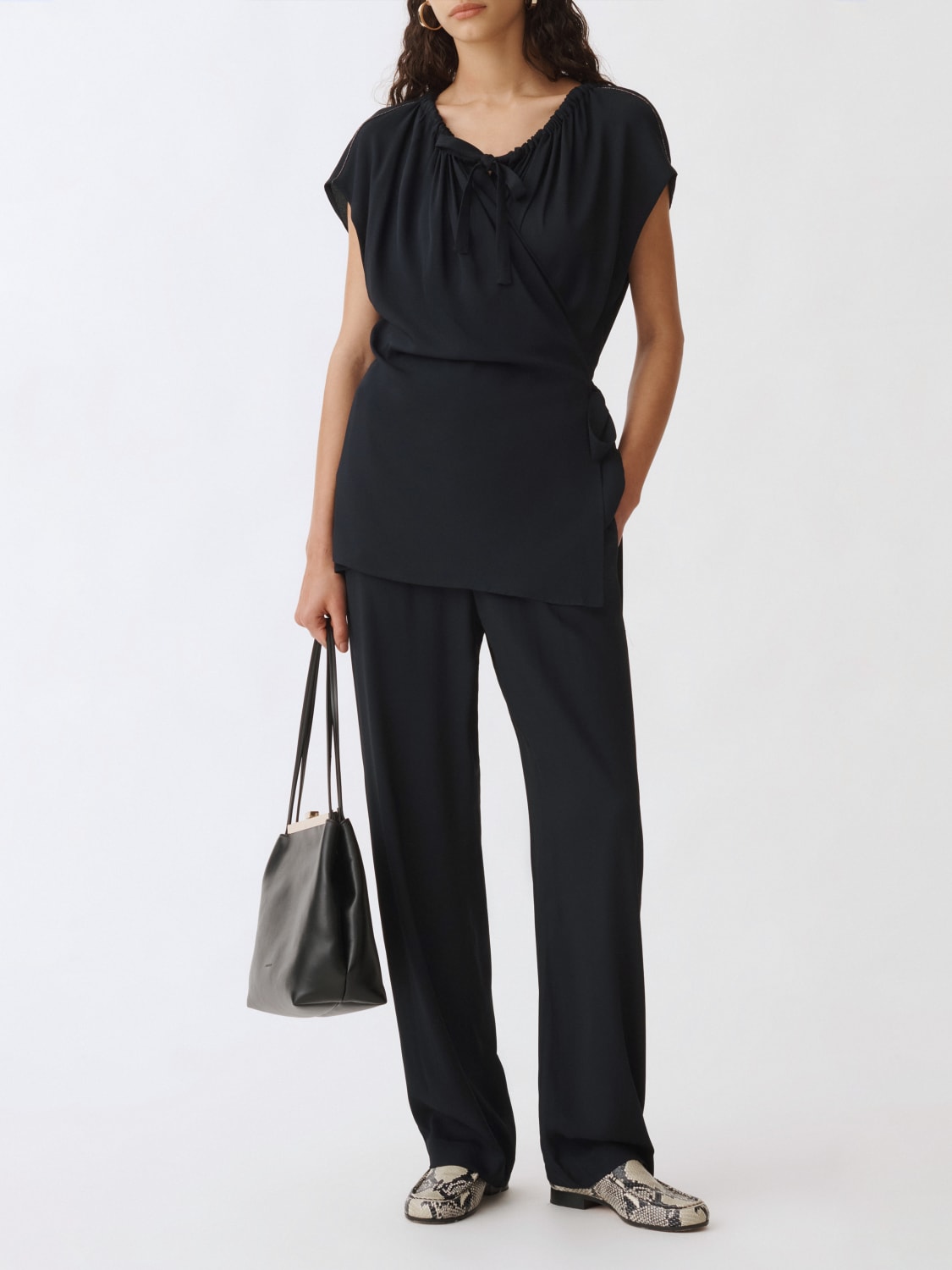 パンツ FABIANA FILIPPI Woman Pants Navy PAD275F827D544 5146 Fabiana Filippi Womens Pants Size 42S 10S Navy Blue Tapered