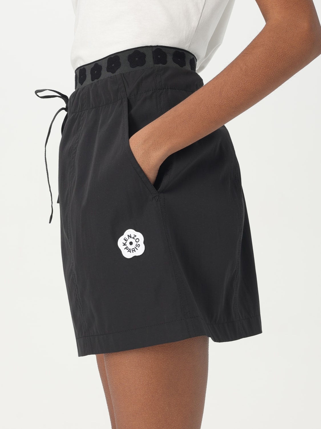 ショートパンツ KENZO Woman Short Black FF52SH0779FI 99 Boke Flower 2.0' embroidered pants in wool and cotton