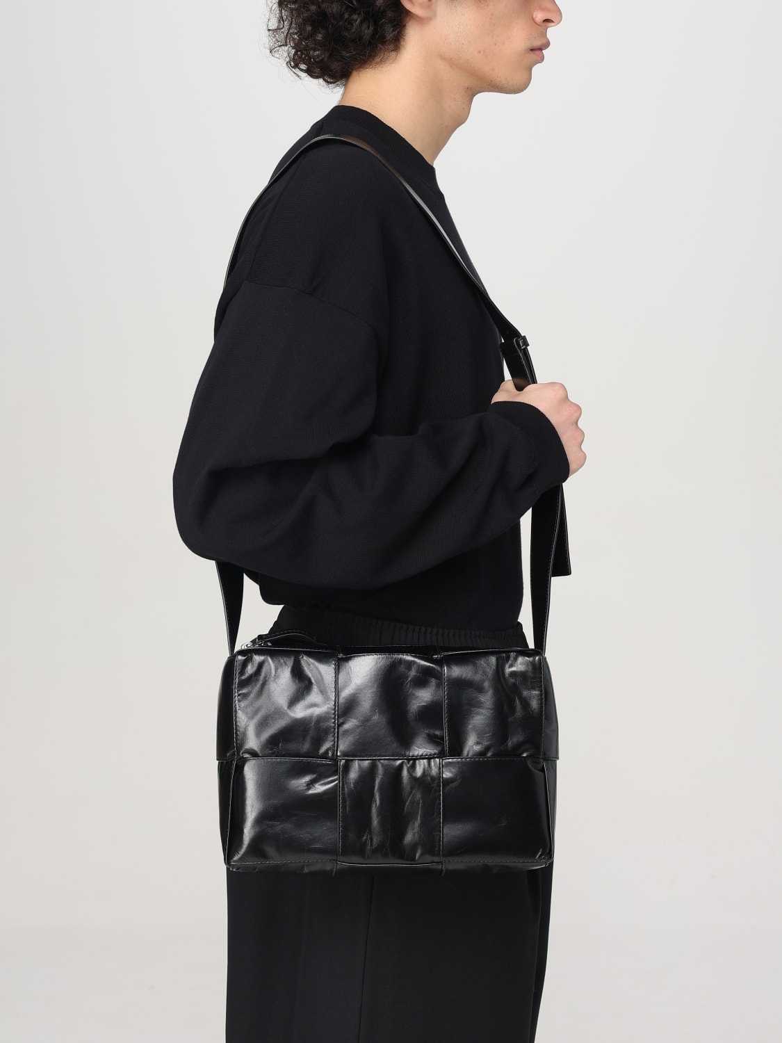 BOTTEGA VENETA SHOULDER BAG: Bags men Bottega Veneta, Black - Img 2