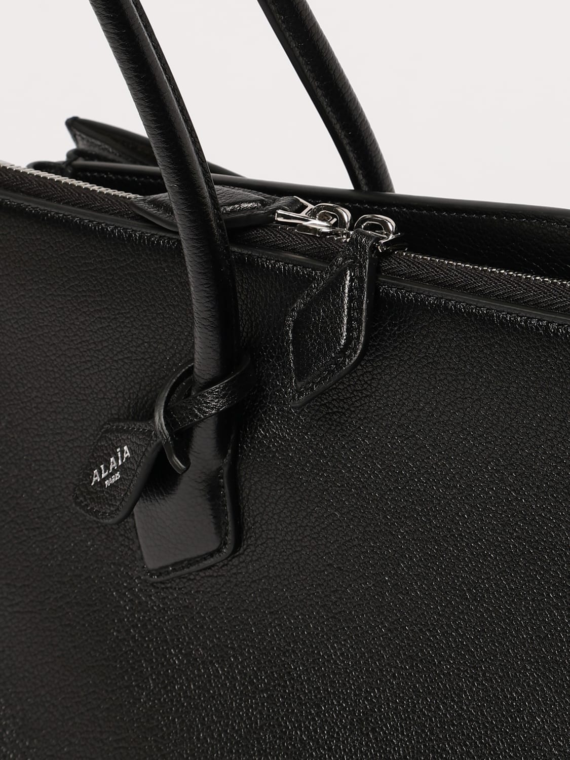 ALAÏA: Shoulder bag woman - Black | Alaïa shoulder bag