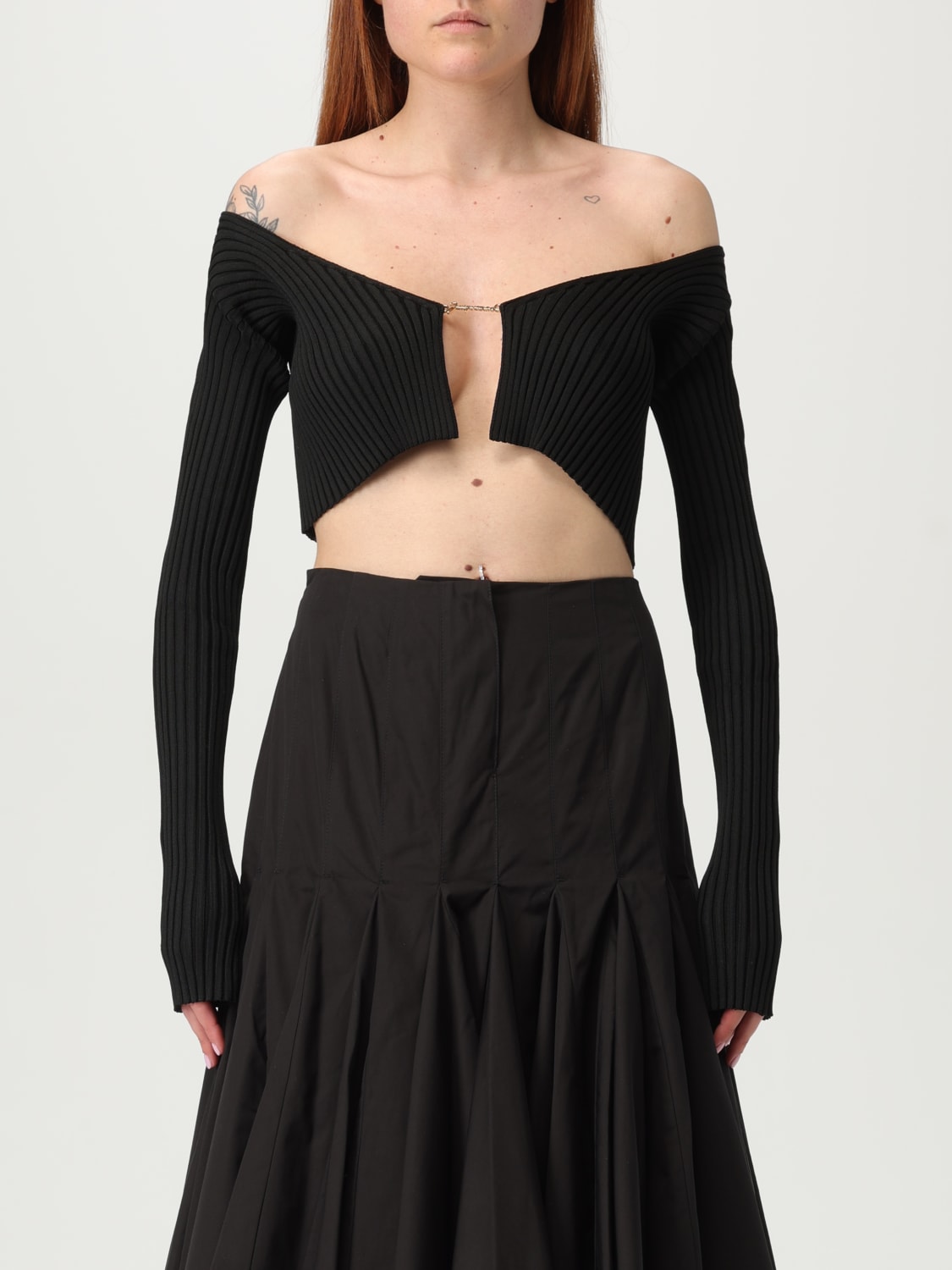 JACQUEMUS CARDIGAN: Cardigan crop Jacquemus con logo metallico, Nero - Img 1