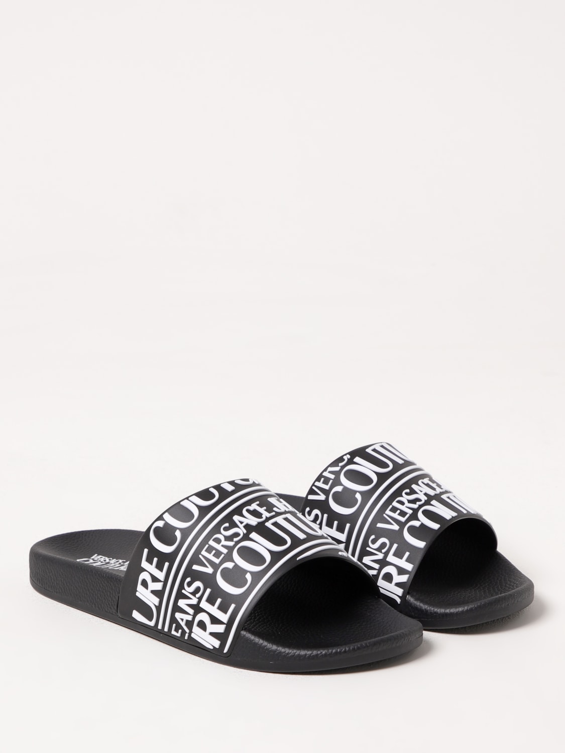 サンダル VERSACE JEANS COUTURE Men Sandals Black 78YA3SQ3ZSC22 899 Logo Sliders Black,Print | VERSACE US