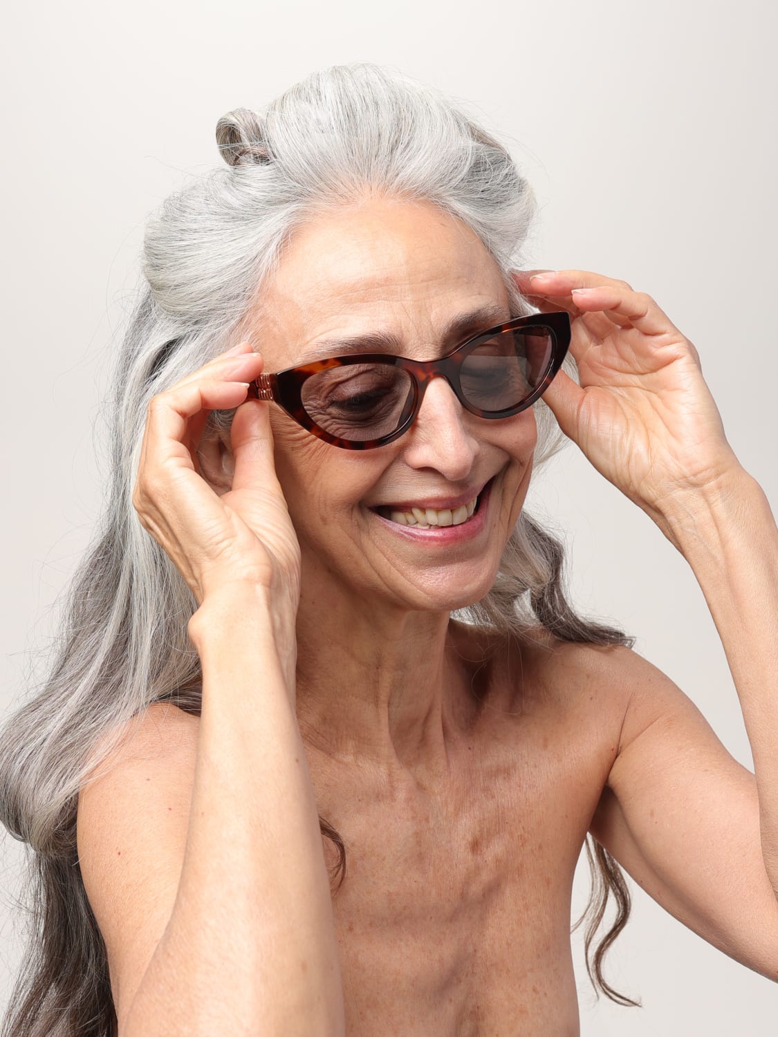 MIU MIU: Sunglasses woman - Cocoa | Miu Miu sunglasses A04S