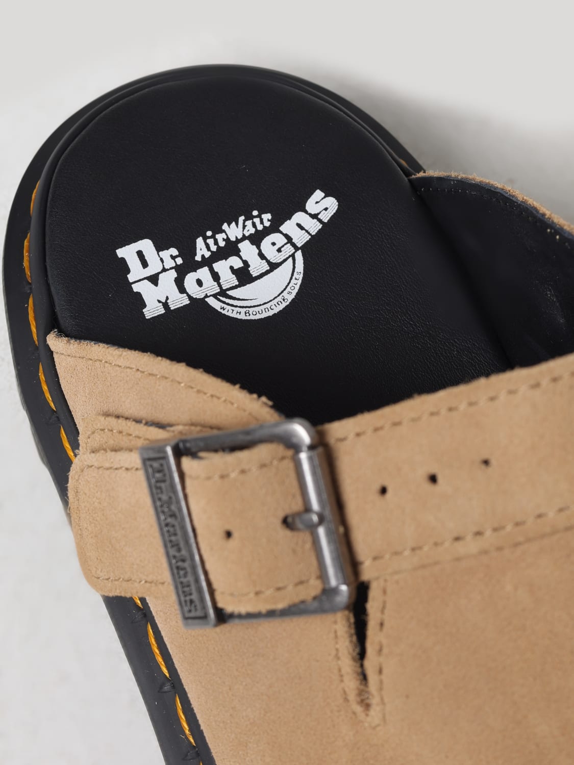 サンダル DR. MARTENS Men Sandals Beige 31737 439 DR. MARTENS: Sandals men - Beige | Dr. Martens shoes 31737