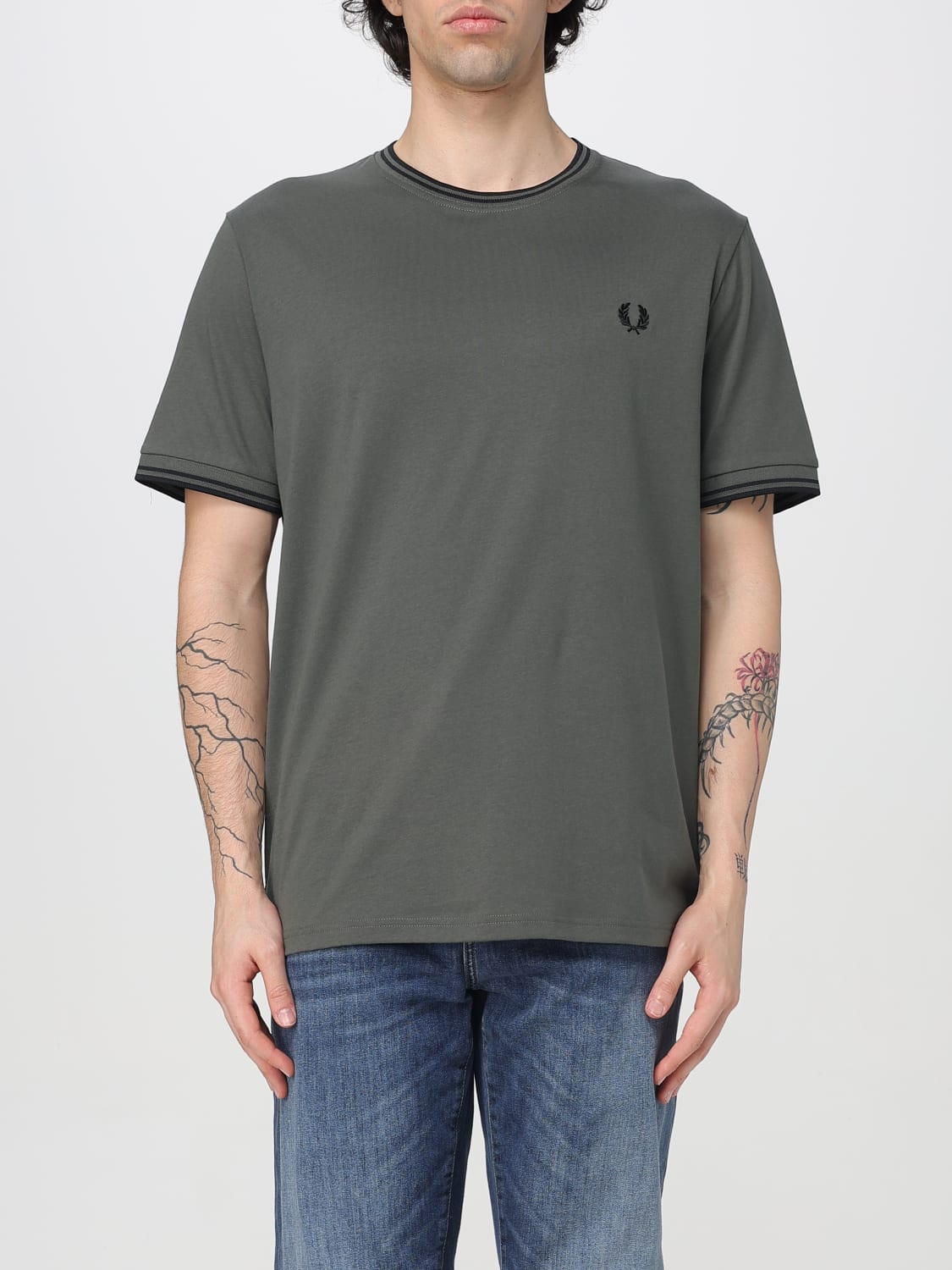 Tシャツ・カットソー FRED PERRY Men T-shirt Acid Green M1588 U70 Twin Tipped T-Shirt - Field Green / Black / Black | Men's T