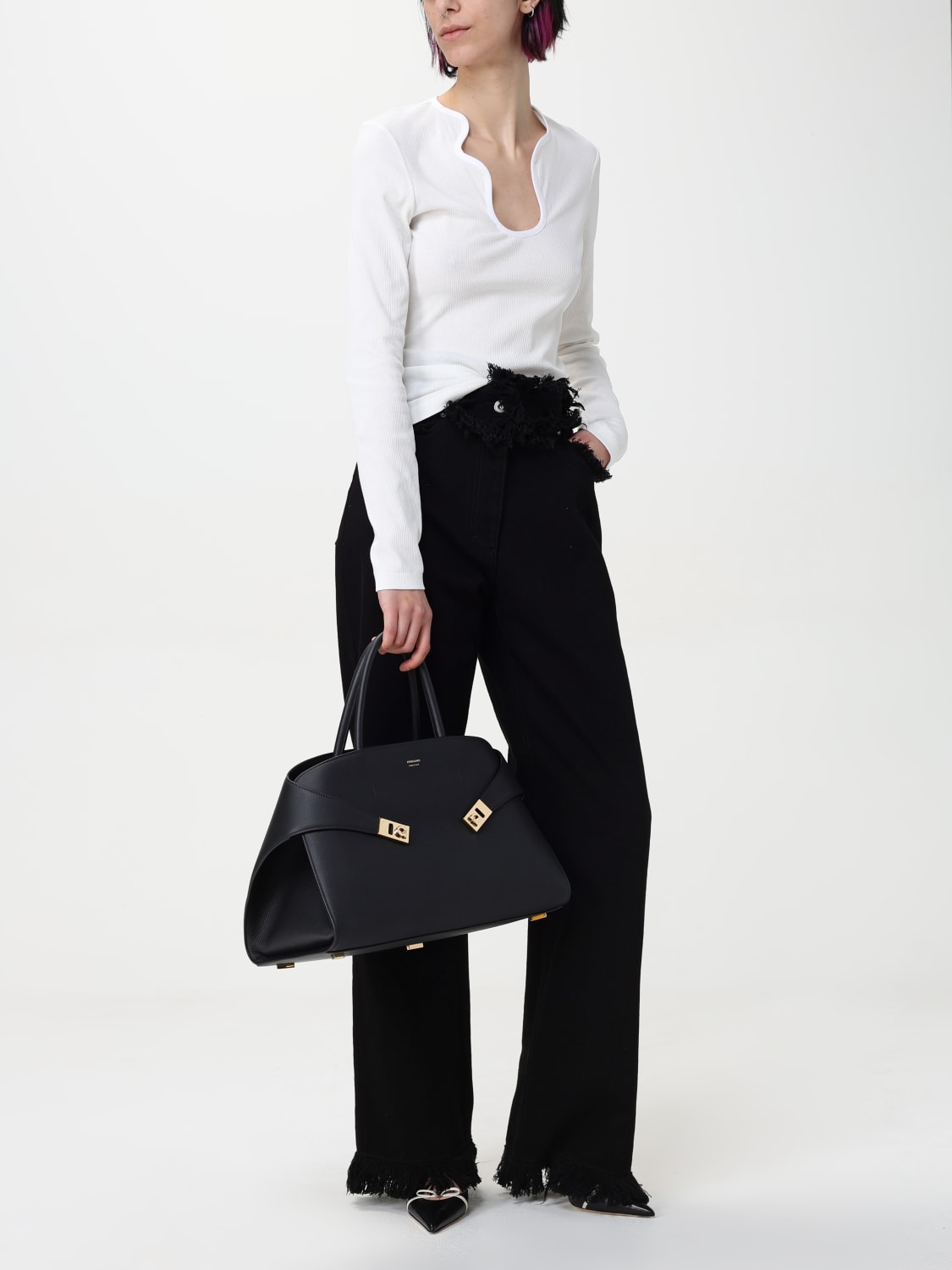 FERRAGAMO T-SHIRT: T-shirt in cotone con scollatura a onde Ferragamo, Nero - Img 2
