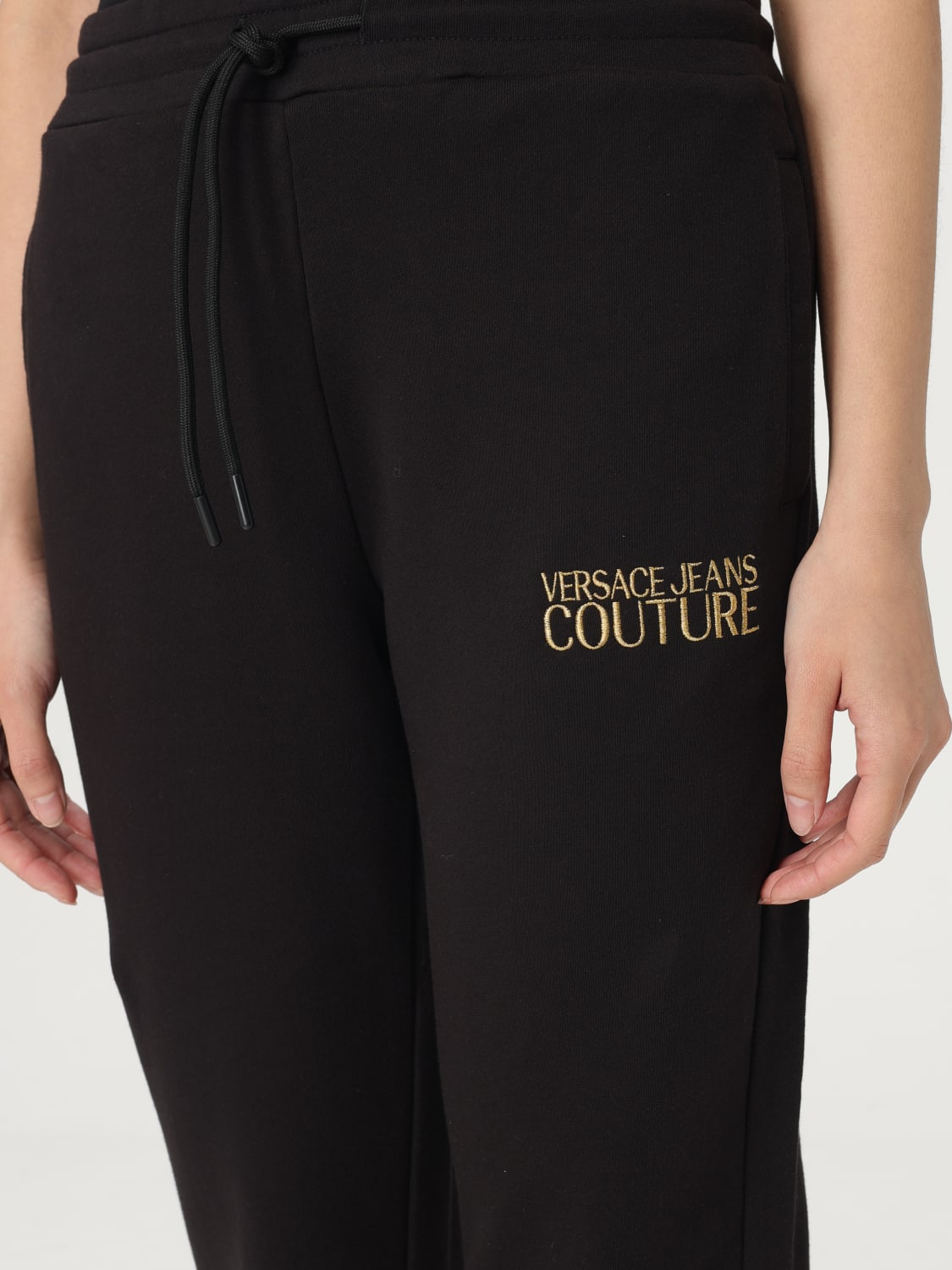 パンツ VERSACE JEANS COUTURE Woman Pants Black 78HAAT00CF01T G89 Logo Embroidered Jeans Black | VERSACE US