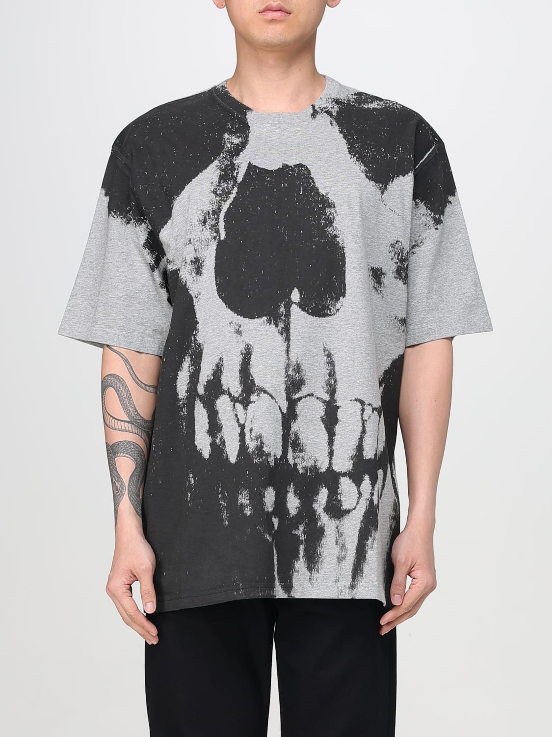 Tシャツ・カットソー ALEXANDER MCQUEEN Men T-shirt Grey 815067QTAC5 MCQUEEN: T-shirt men - Grey | McQueen t-shirt 815067QTAC5