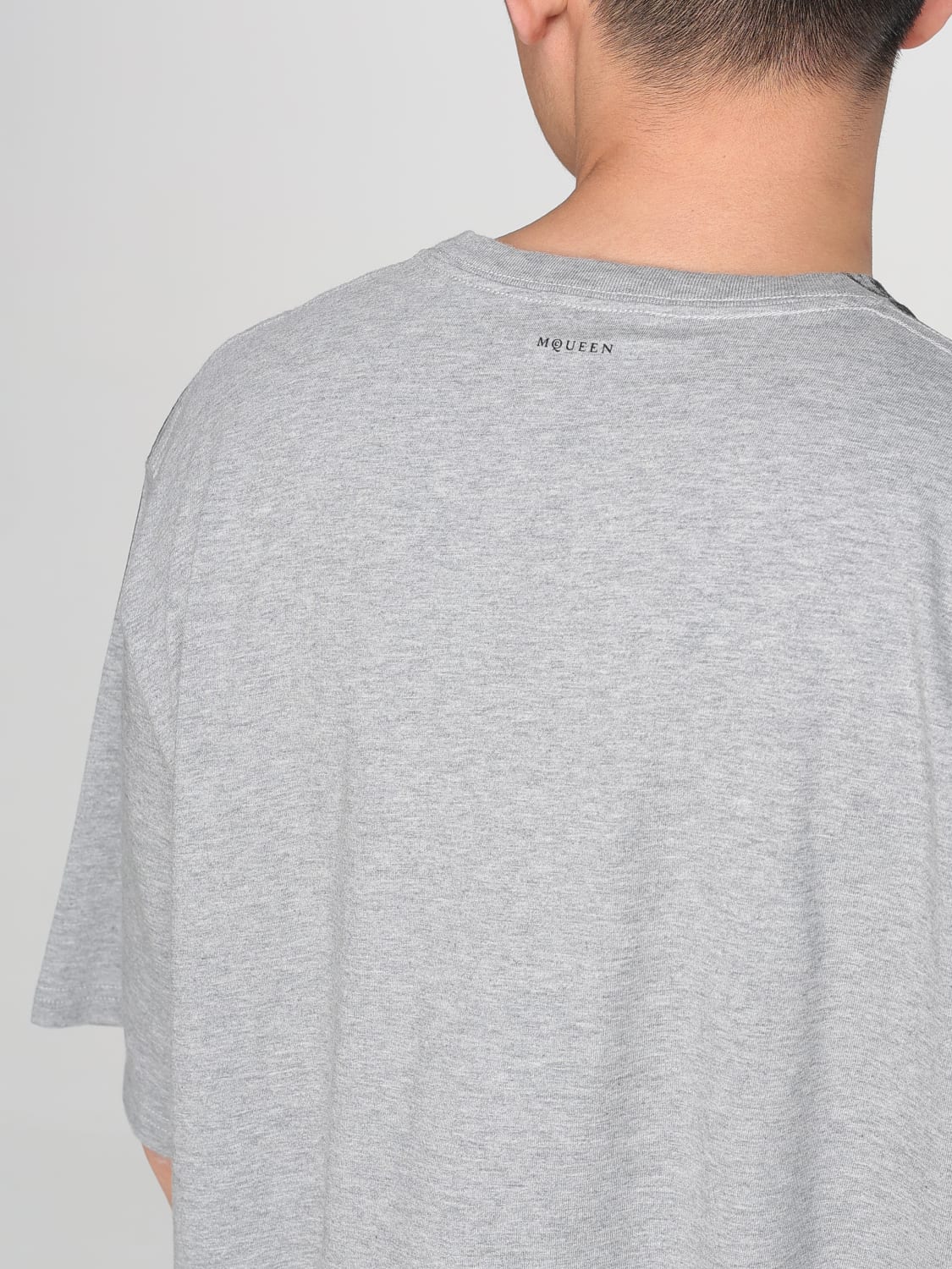 Tシャツ・カットソー ALEXANDER MCQUEEN Men T-shirt Grey 815067QTAC5 MCQUEEN: T-shirt men - Grey | McQueen t-shirt 815067QTAC5
