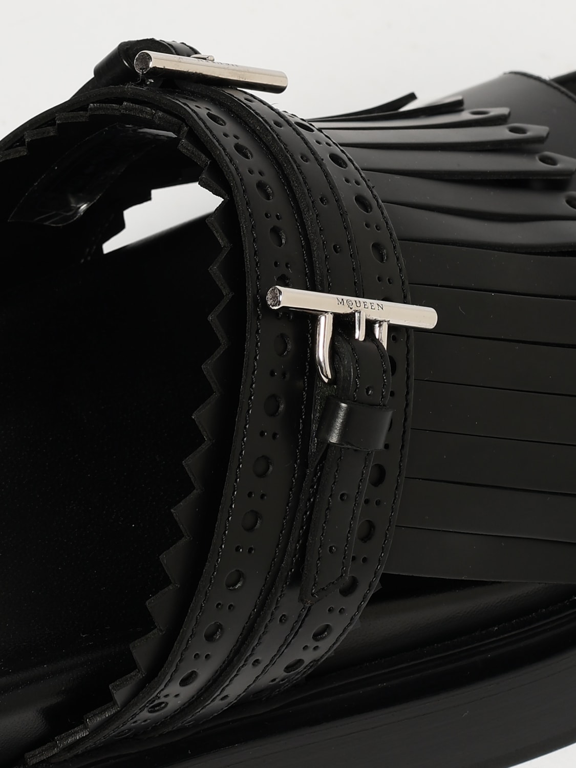 シューズ・サンダルその他 ALEXANDER MCQUEEN Woman Flat sandals Black 825005WIAD1 1064 MCQUEEN: Flat sandals woman - Black | McQueen flat sandals