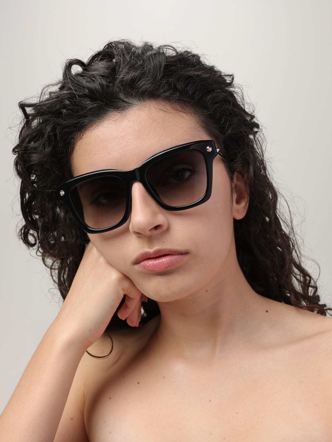 MCQUEEN GAFAS DE SOL: Gafas de sol mujer McQueen, Negro - Img 2