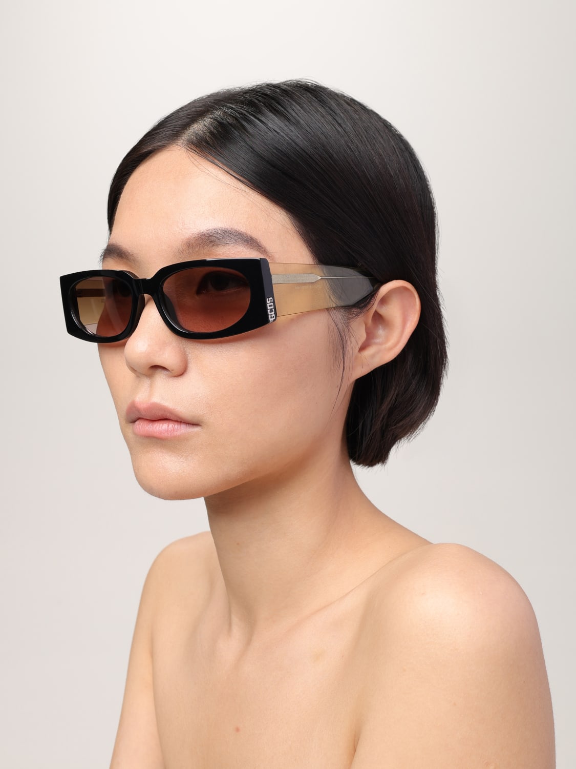 サングラス GCDS Woman Sunglasses Black GD00165601T 01T GCDS Woman Sunglasses Black GD00165601T 01T (GCDS/サングラス