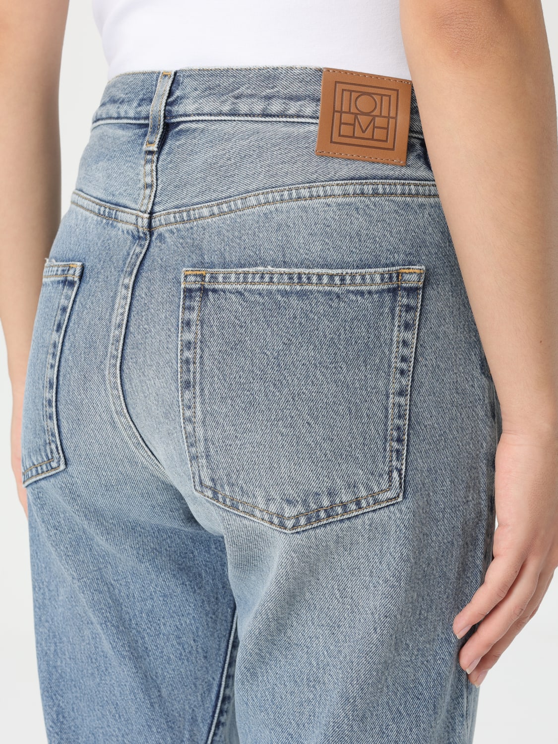 デニム・ジーパン TOTEME Woman Jeans Gnawed Blue 222232741 485 トーテム TOTEME Toteme ジーパン 222 235 741 デニムパンツ