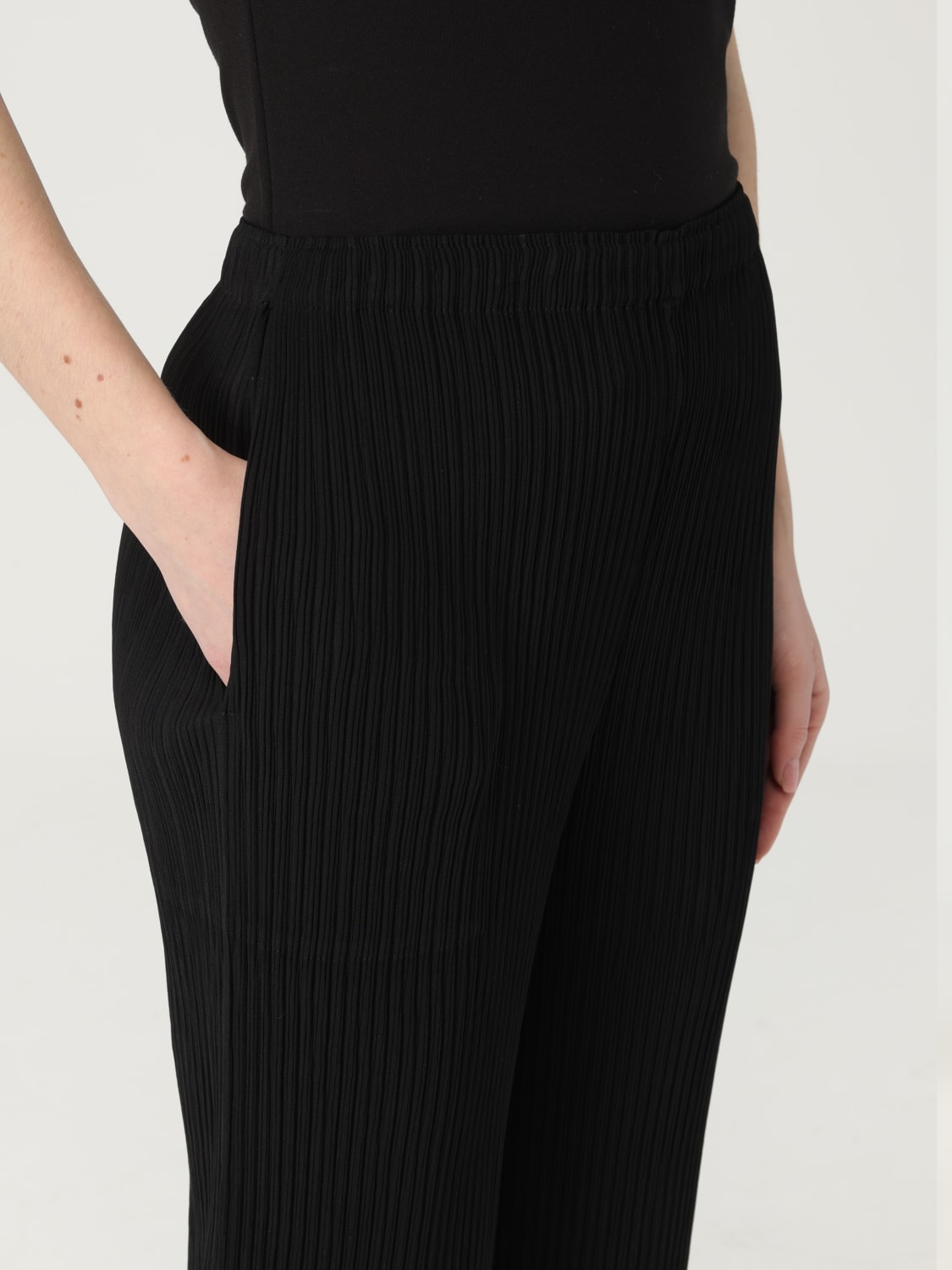 パンツ ISSEY MIYAKE Woman Pants Black IM56FF622 15 HATCHING PLEATS – ISSEY MIYAKE ONLINE STORE