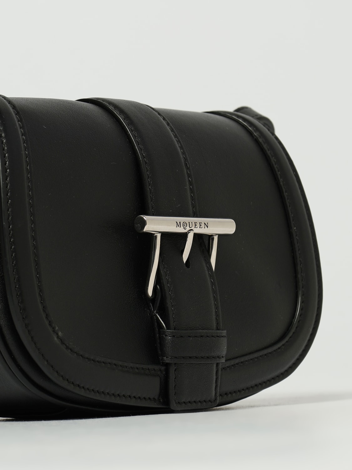 バッグ・カバンその他 ALEXANDER MCQUEEN Woman Mini bag Black 8271131MAAD 1000 Women's Designer Mini Bags & Luxury Small Bags | Alexander